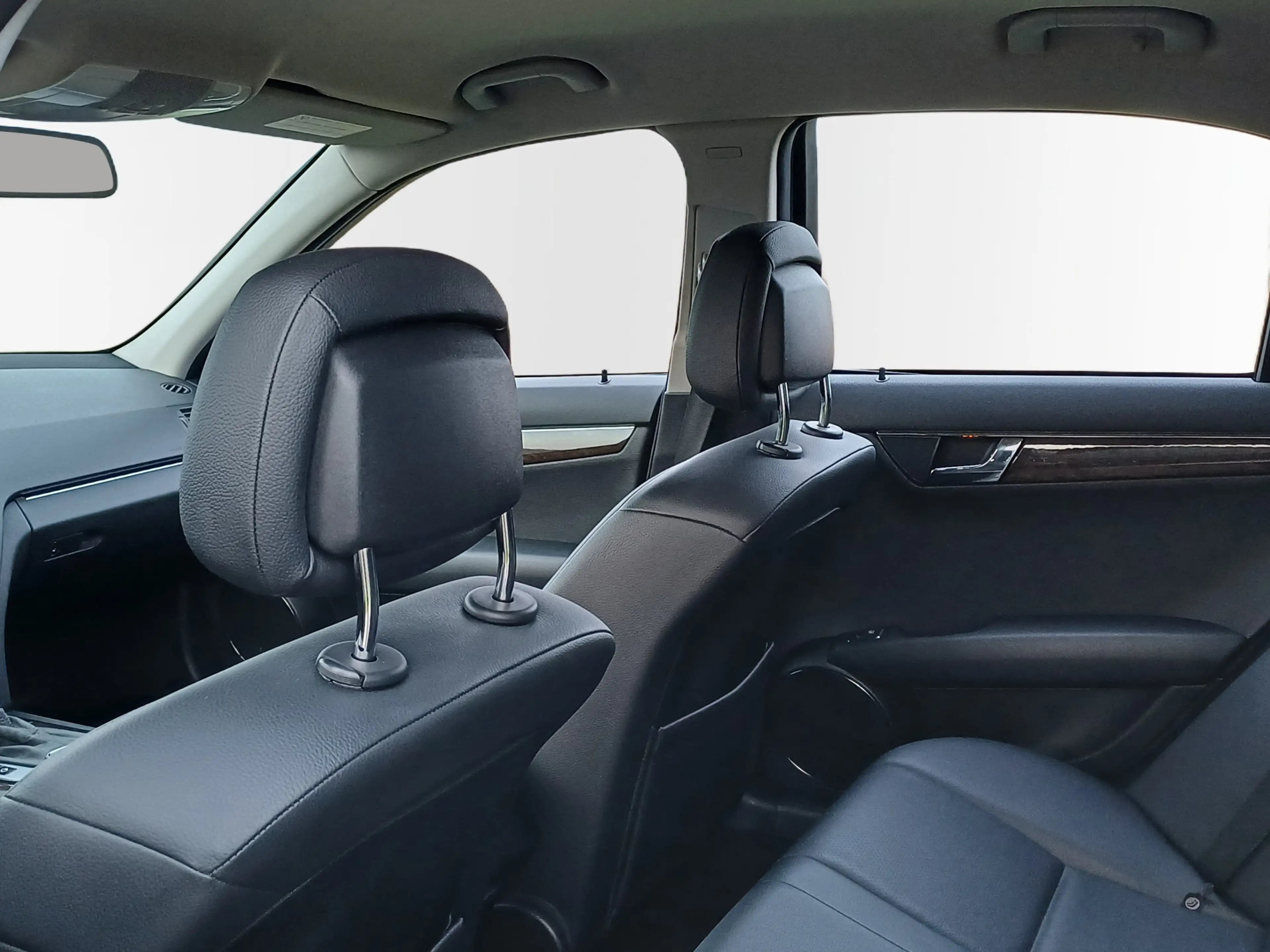 Mercedes-Benz C 350 CGI BlueEFFICIENCY Elegance — photo 27