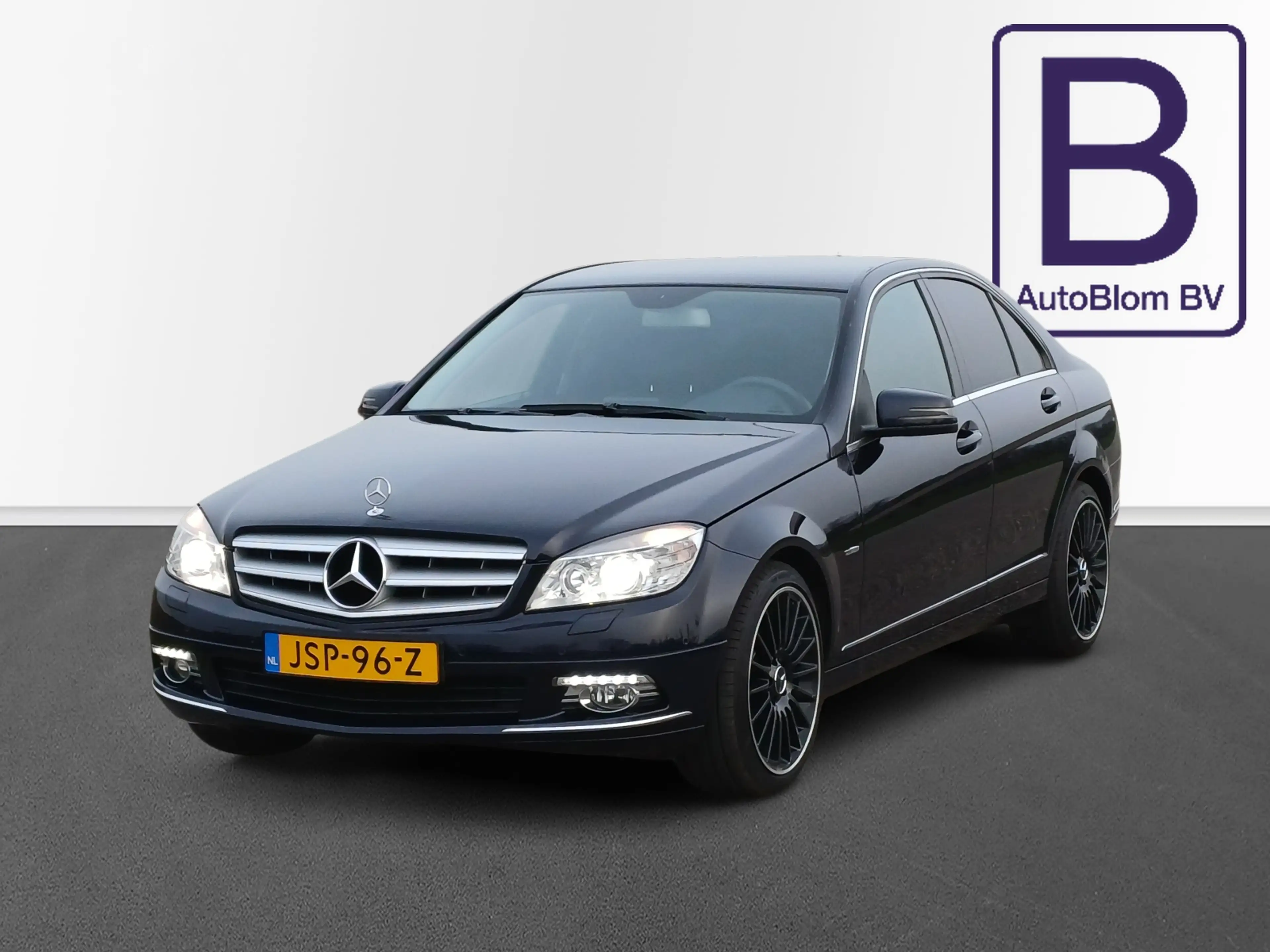 Mercedes-Benz C 350 CGI BlueEFFICIENCY Elegance — photo 3