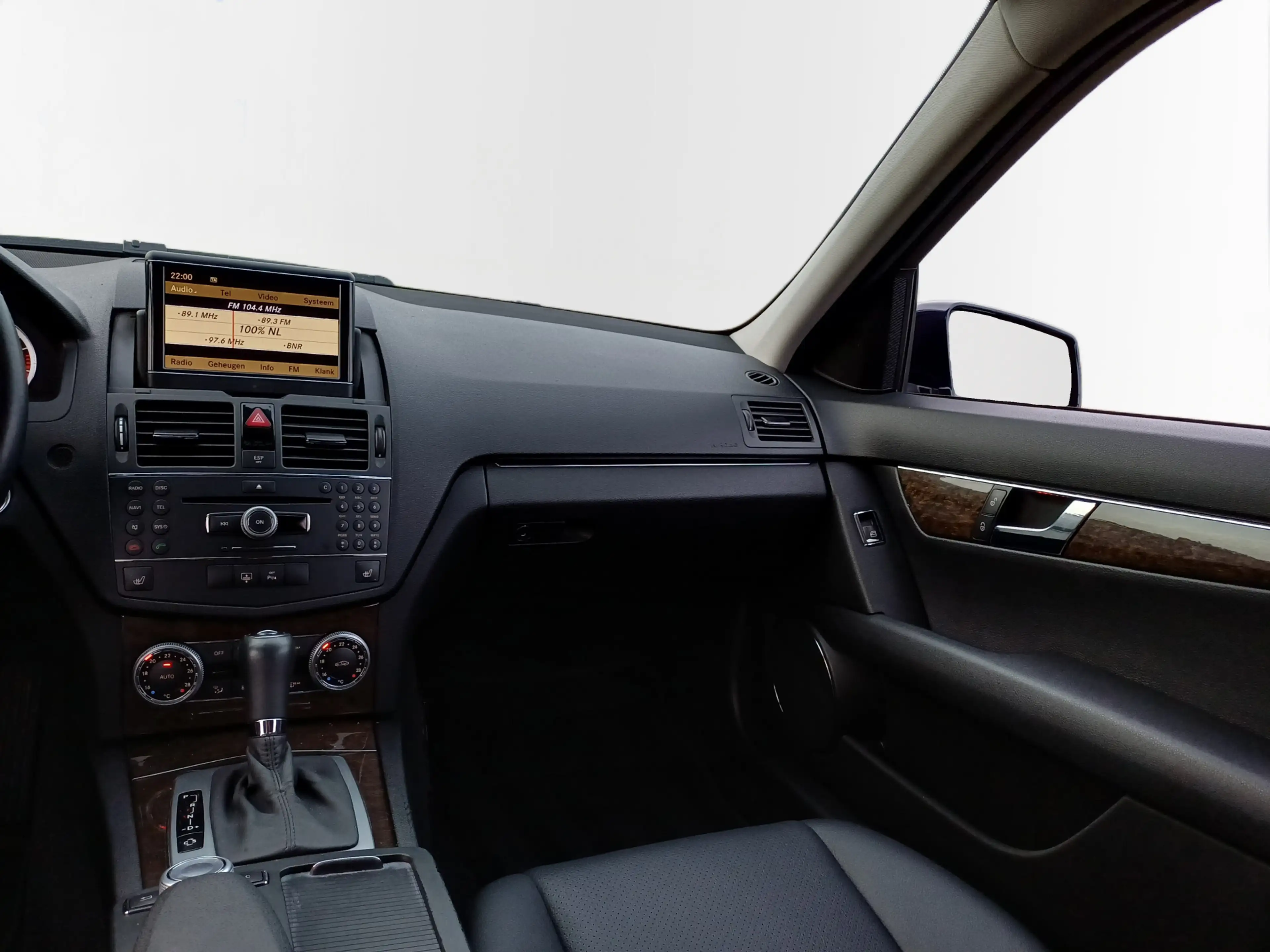Mercedes-Benz C 350 CGI BlueEFFICIENCY Elegance — photo 29