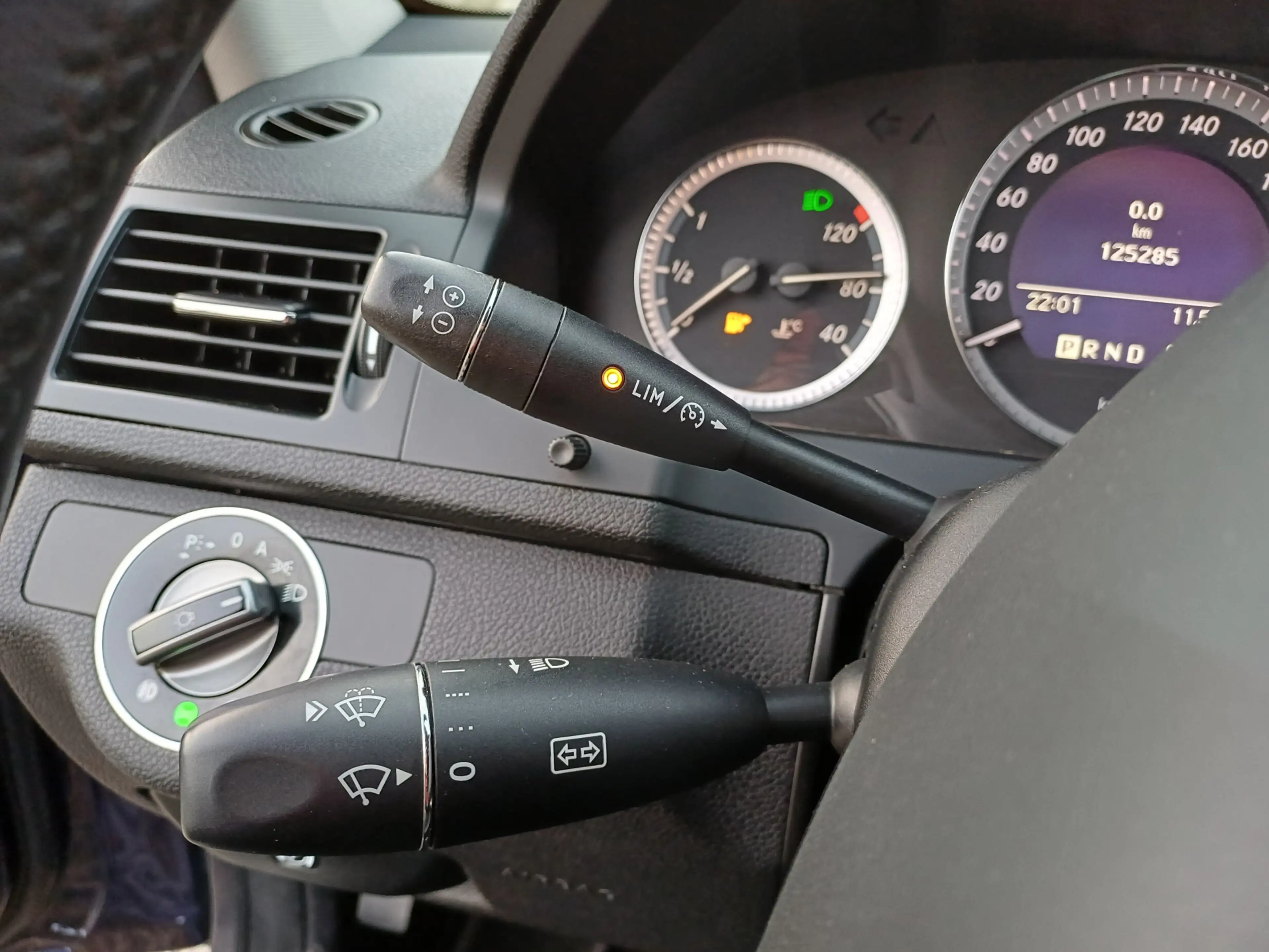 Mercedes-Benz C 350 CGI BlueEFFICIENCY Elegance — photo 43
