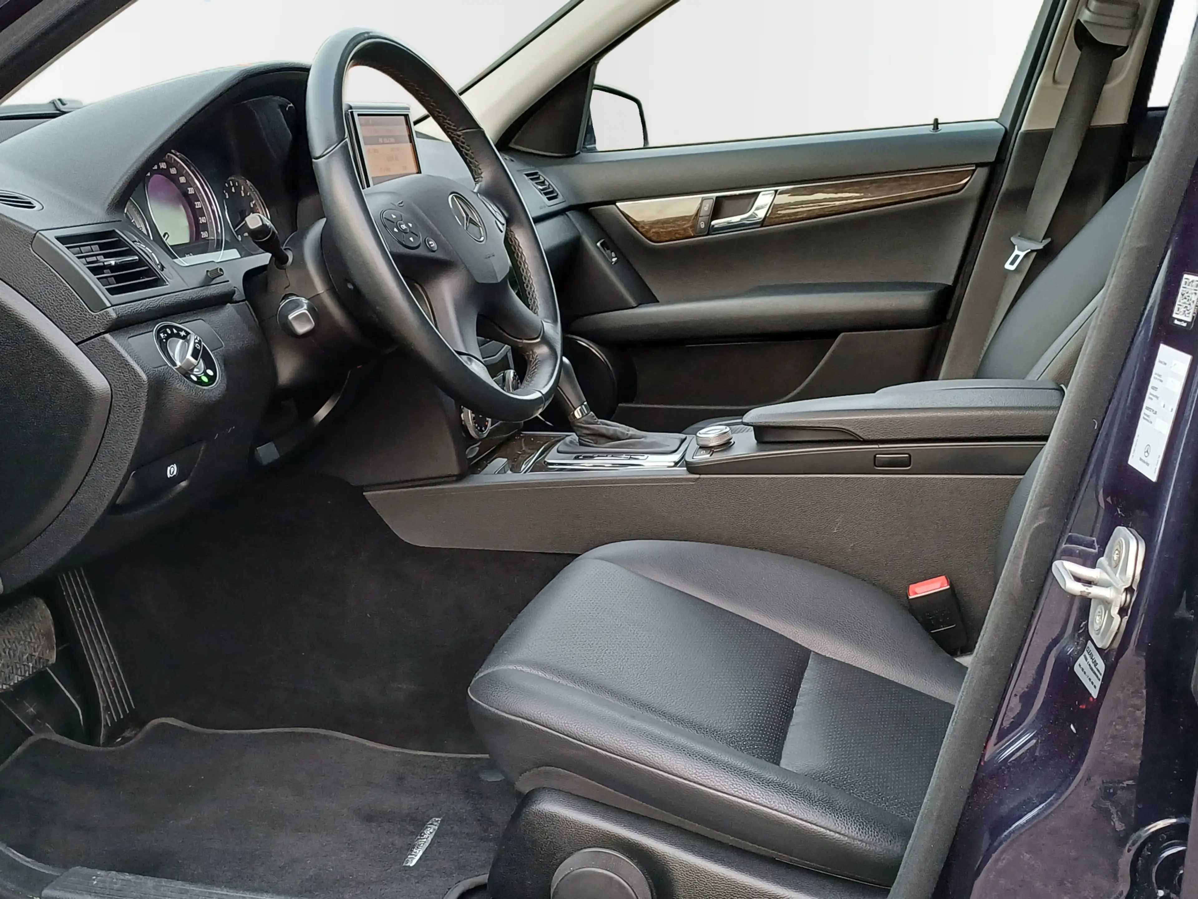 Mercedes-Benz C 350 CGI BlueEFFICIENCY Elegance — photo 22