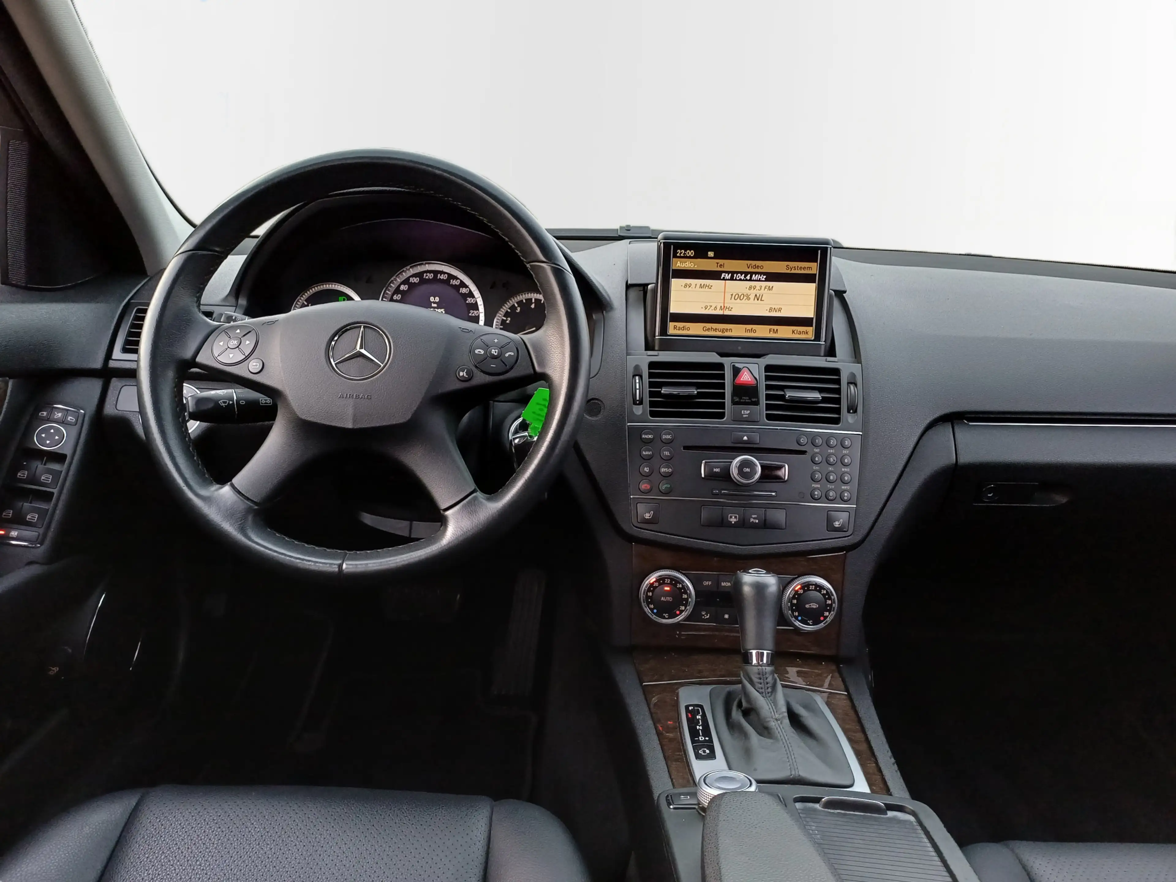 Mercedes-Benz C 350 CGI BlueEFFICIENCY Elegance — photo 30
