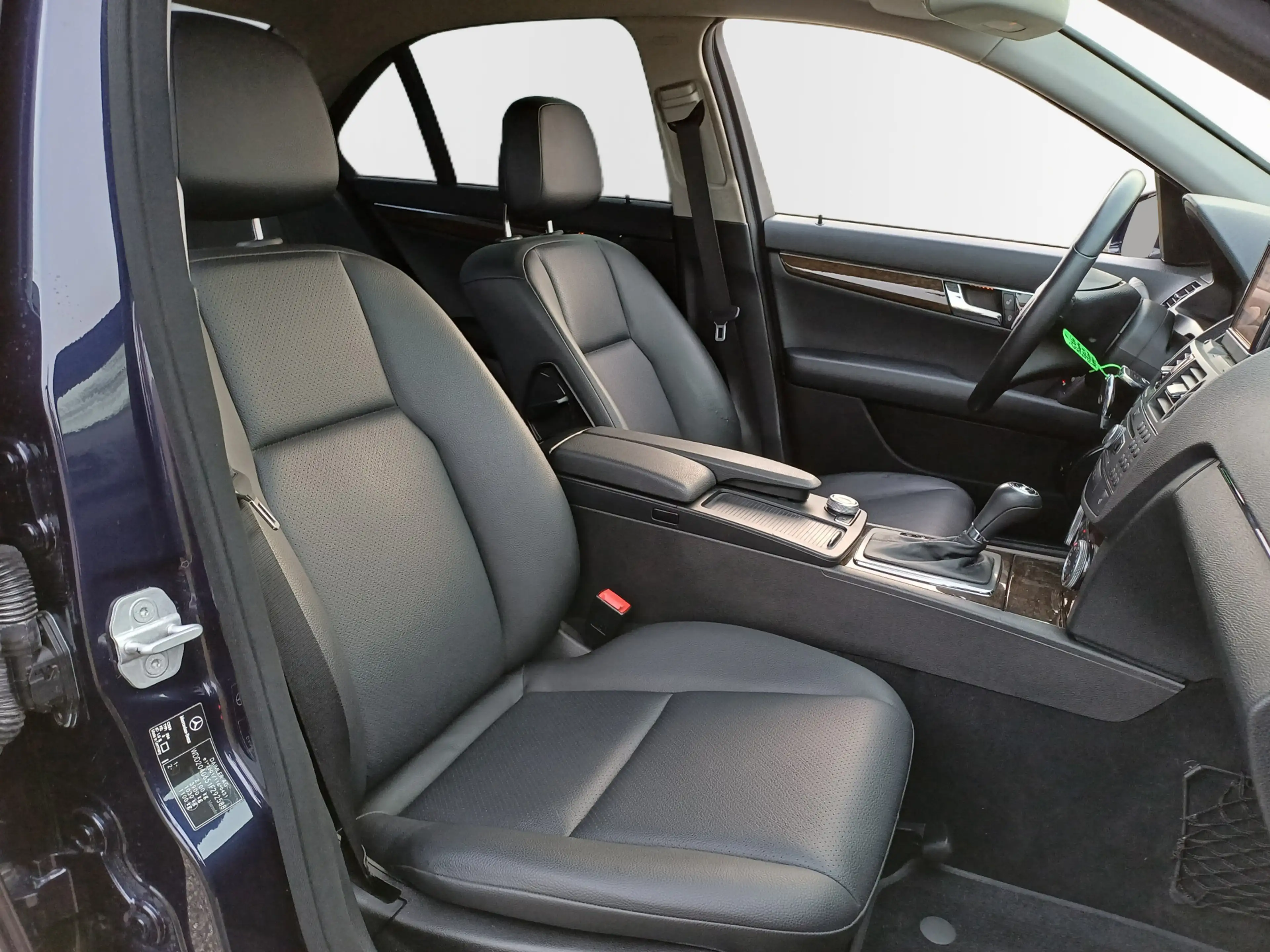 Mercedes-Benz C 350 CGI BlueEFFICIENCY Elegance — photo 36