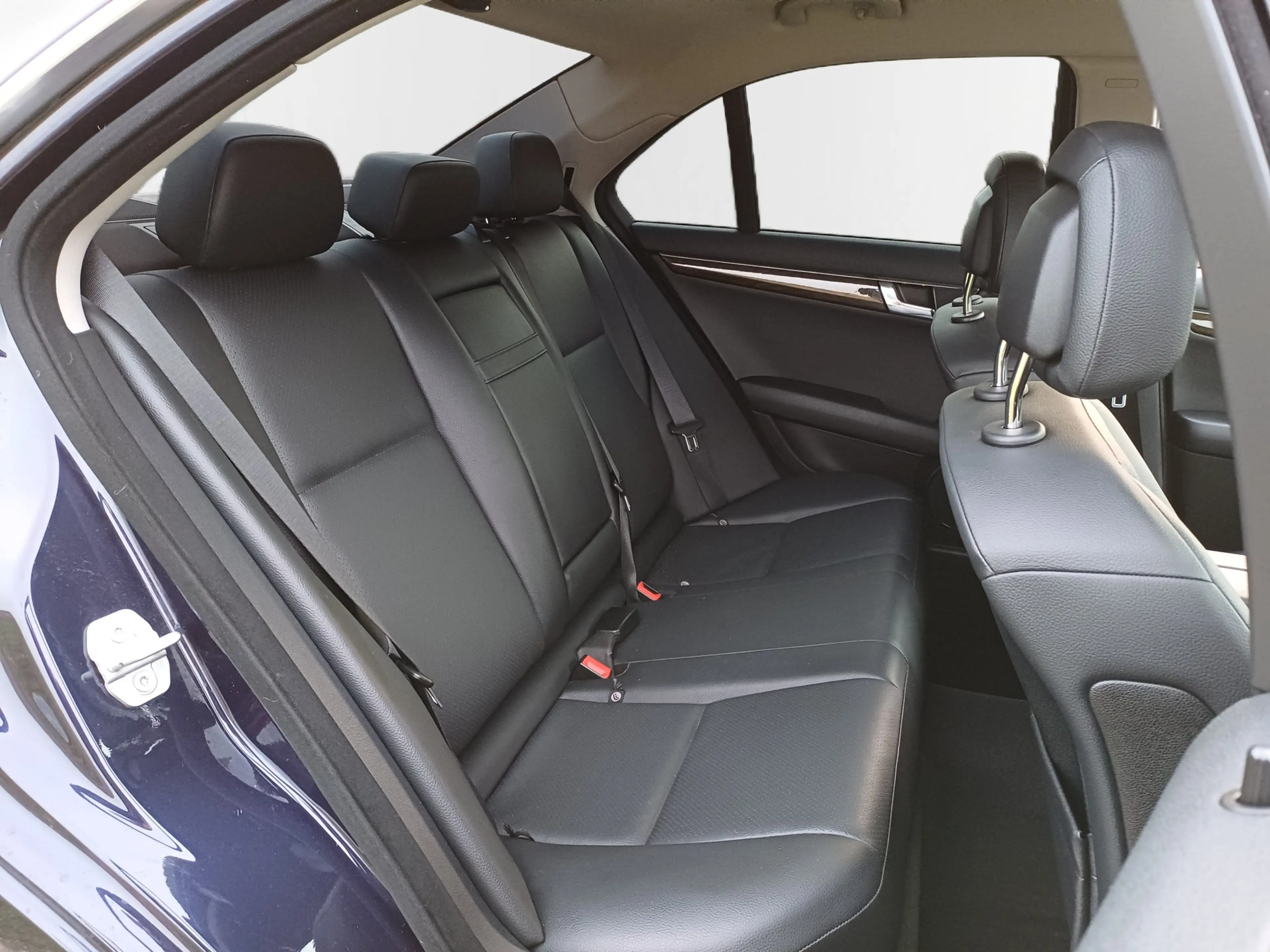Mercedes-Benz C 350 CGI BlueEFFICIENCY Elegance — photo 33