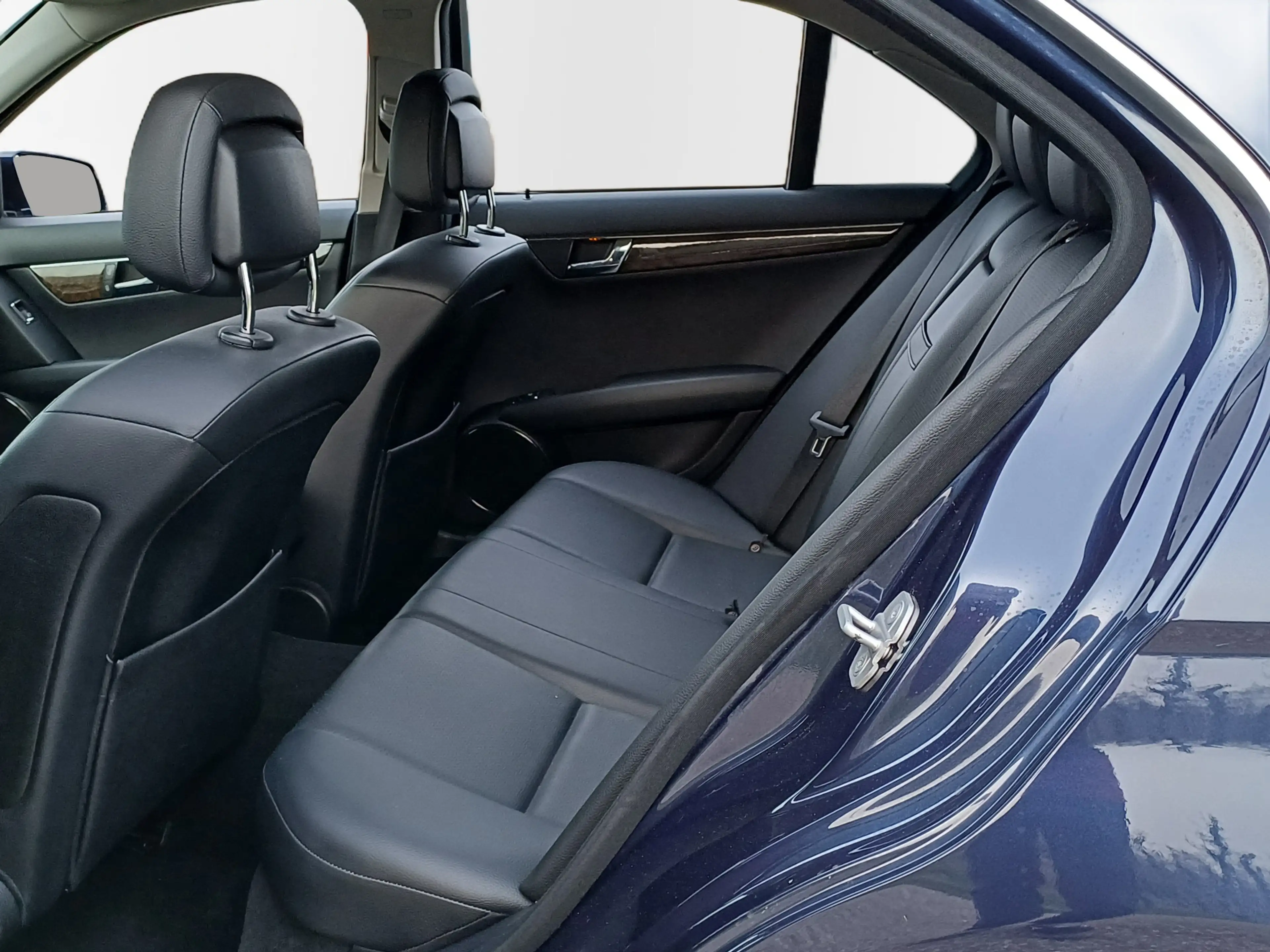 Mercedes-Benz C 350 CGI BlueEFFICIENCY Elegance — photo 26