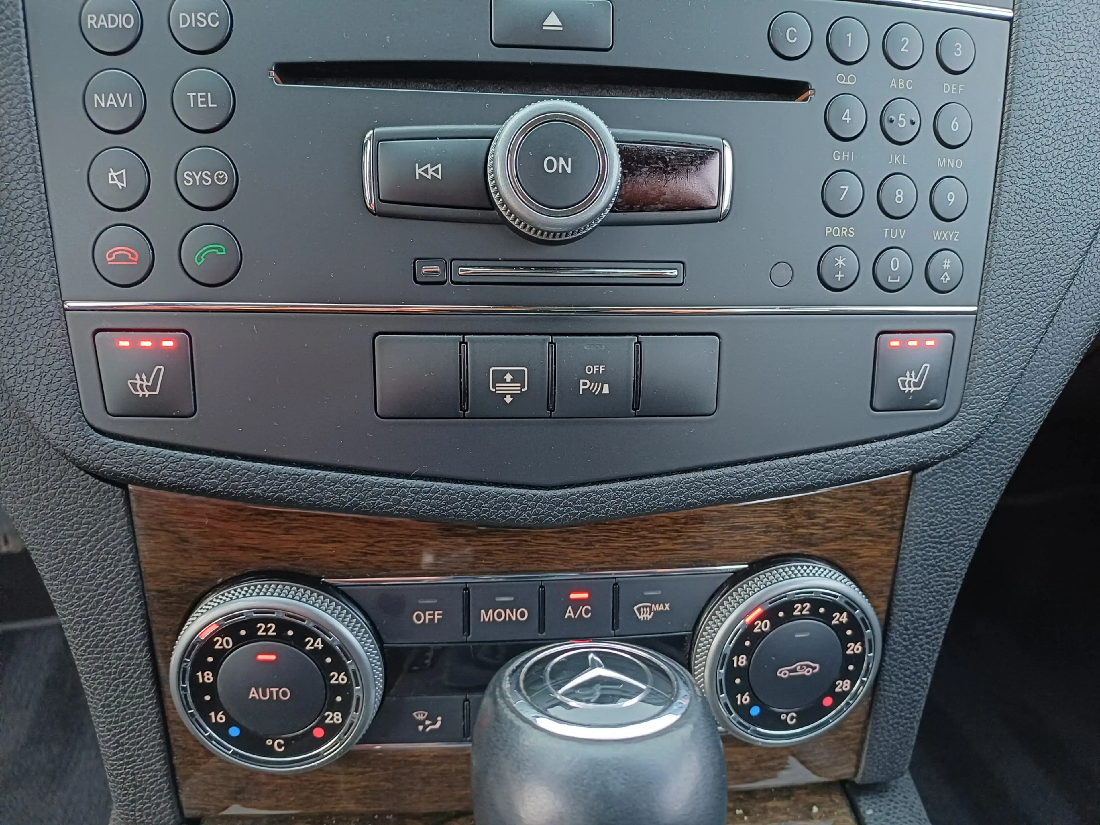 Mercedes-Benz C 350 CGI BlueEFFICIENCY Elegance — photo 37