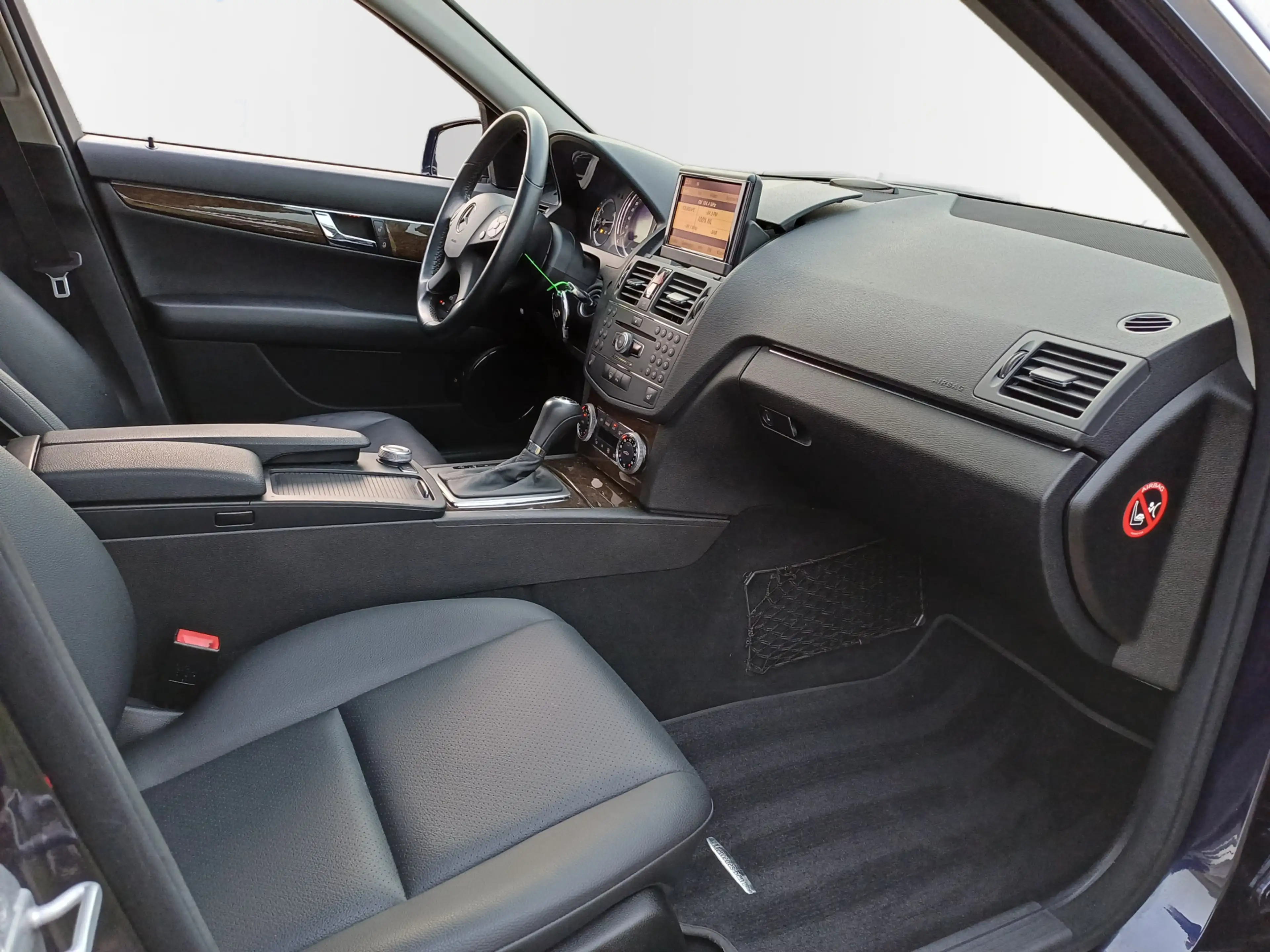 Mercedes-Benz C 350 CGI BlueEFFICIENCY Elegance — photo 34