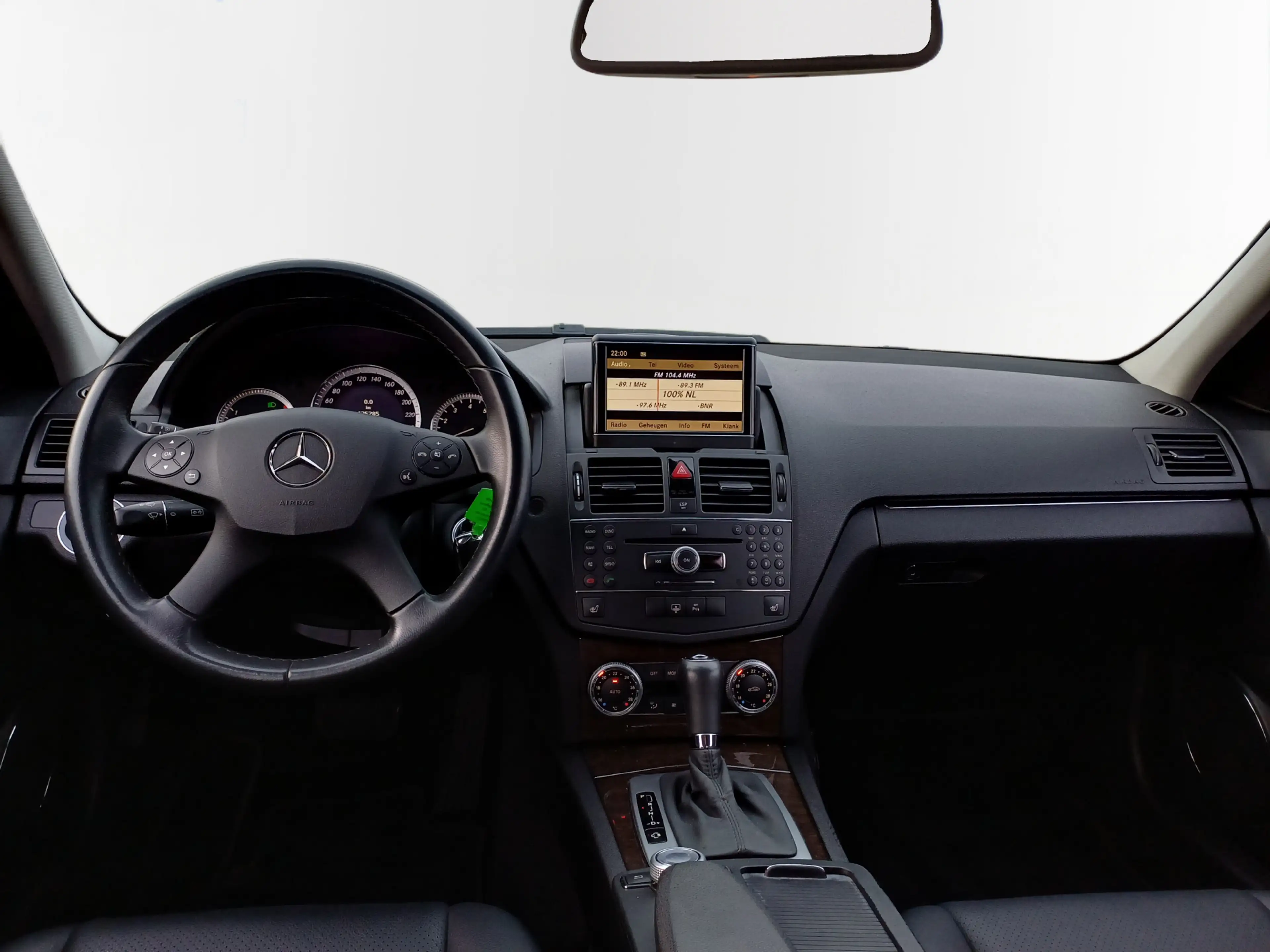 Mercedes-Benz C 350 CGI BlueEFFICIENCY Elegance — photo 28