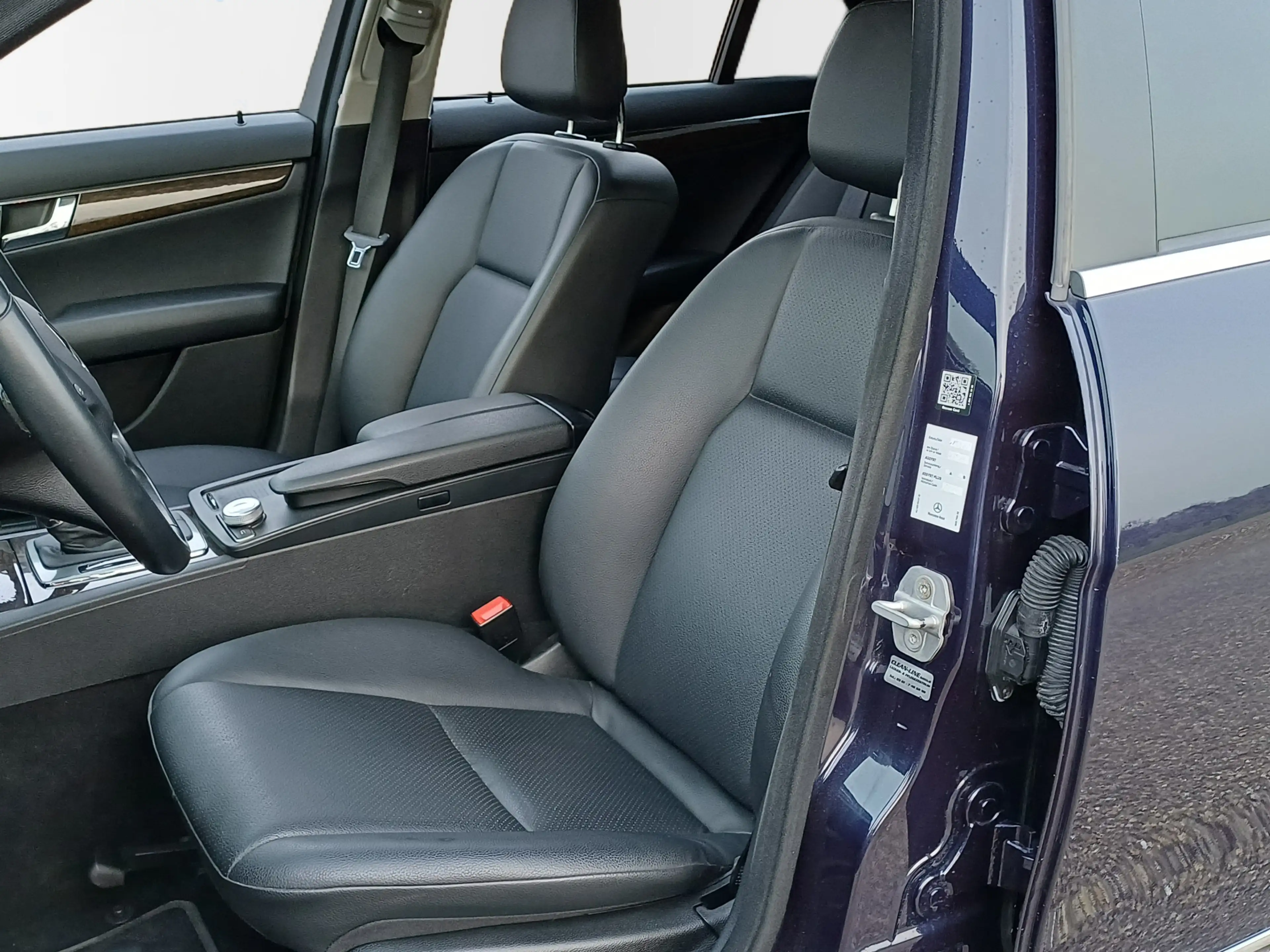 Mercedes-Benz C 350 CGI BlueEFFICIENCY Elegance — photo 2