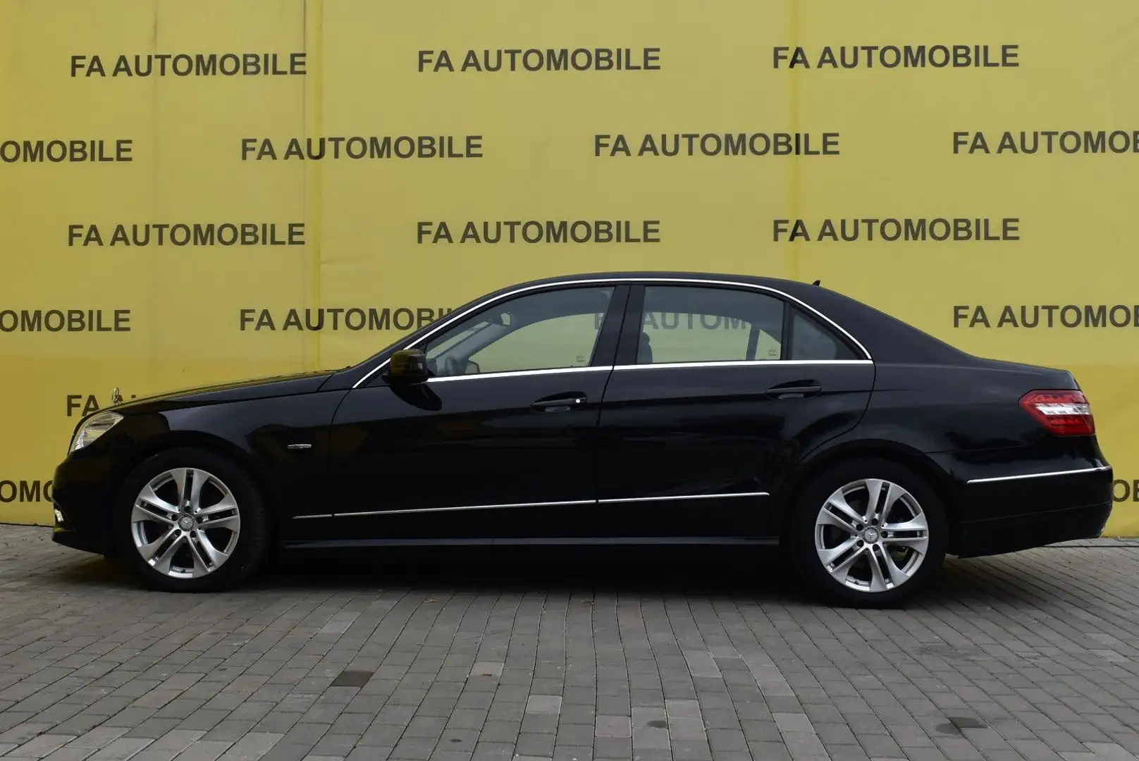 Mercedes-Benz E 350 CGI BlueEfficiency/UNRUNDER MOTORLAUF/ Negru - 2