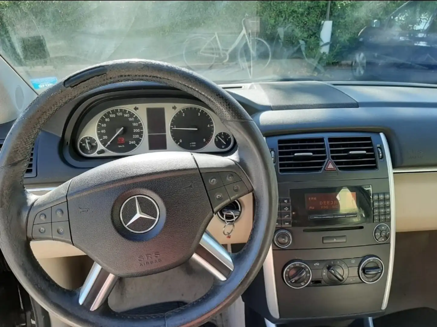 Mercedes-Benz 200 - 2
