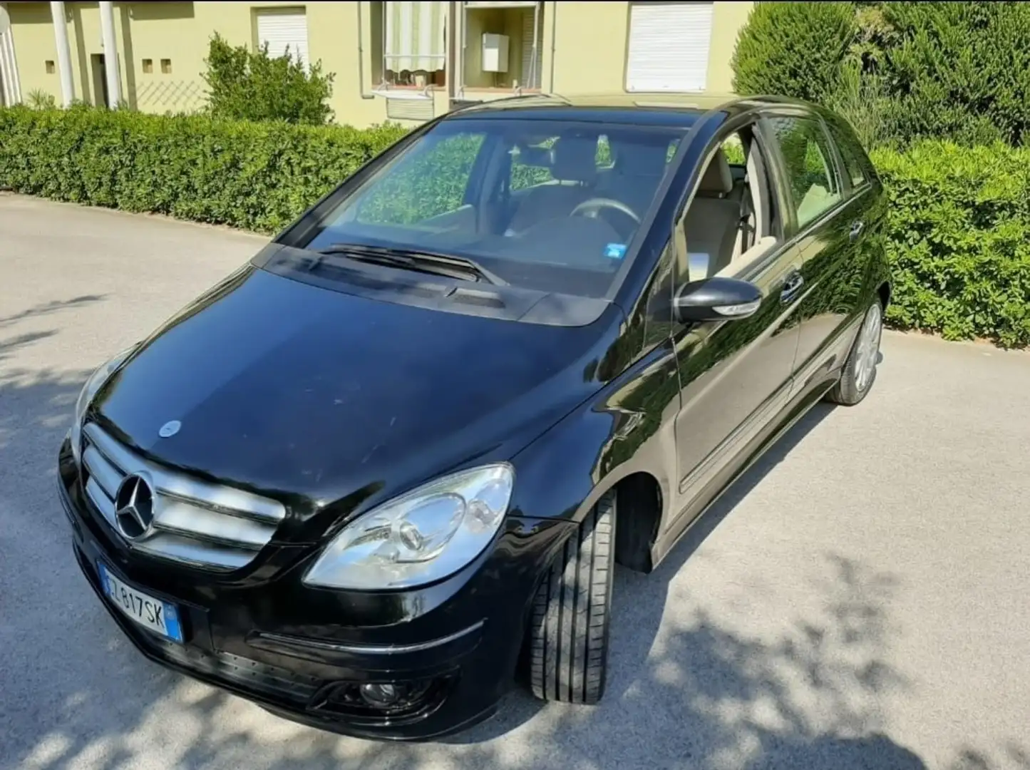 Mercedes-Benz 200 - 1