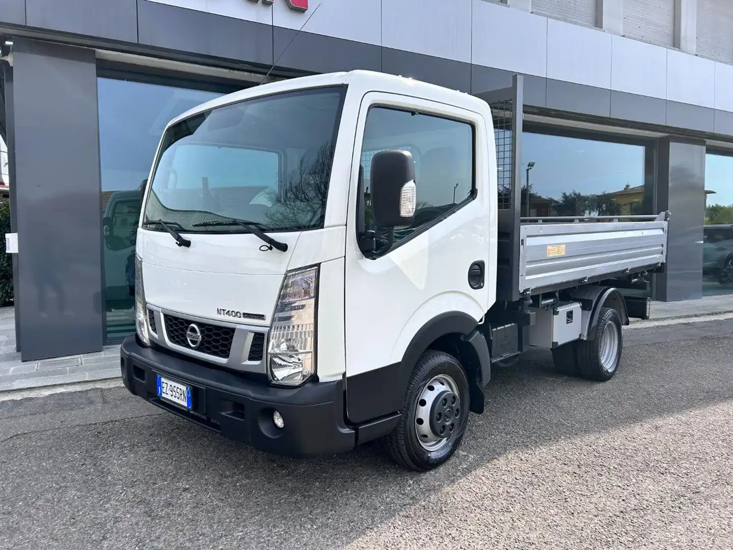 Nissan Cabstar NT 400 RIBALTABILE TRILATERALE PREZZO+IVA Blanc - 2