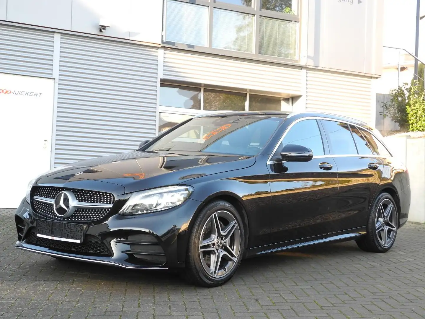 Mercedes-Benz C 200 T AMG-Line *Pano*AHK* Multibeam*Comand* Schwarz - 1