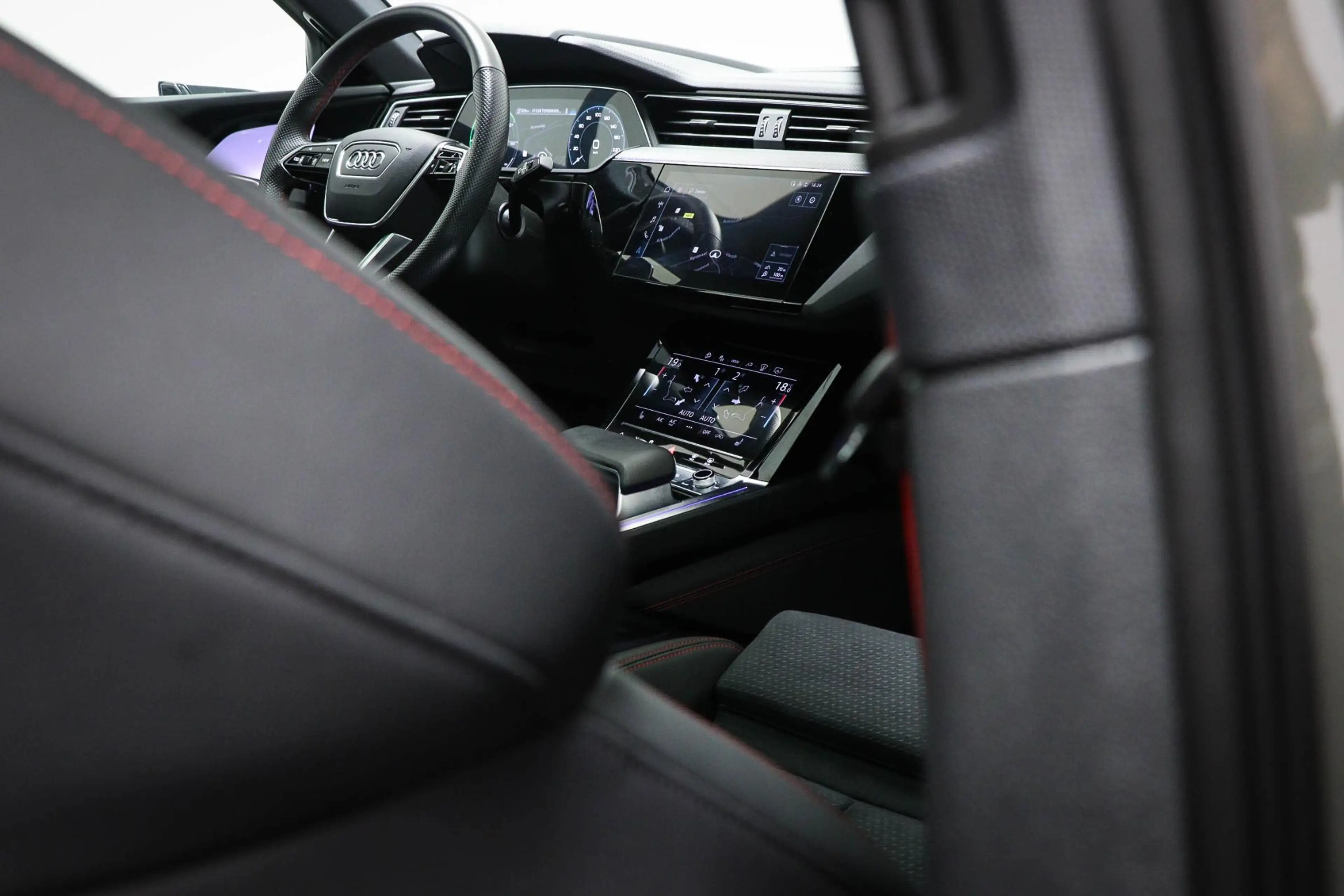Audi Q8 e-tron Sportback 55 quattro Edition 115 kWh | Panoramadak — photo 18