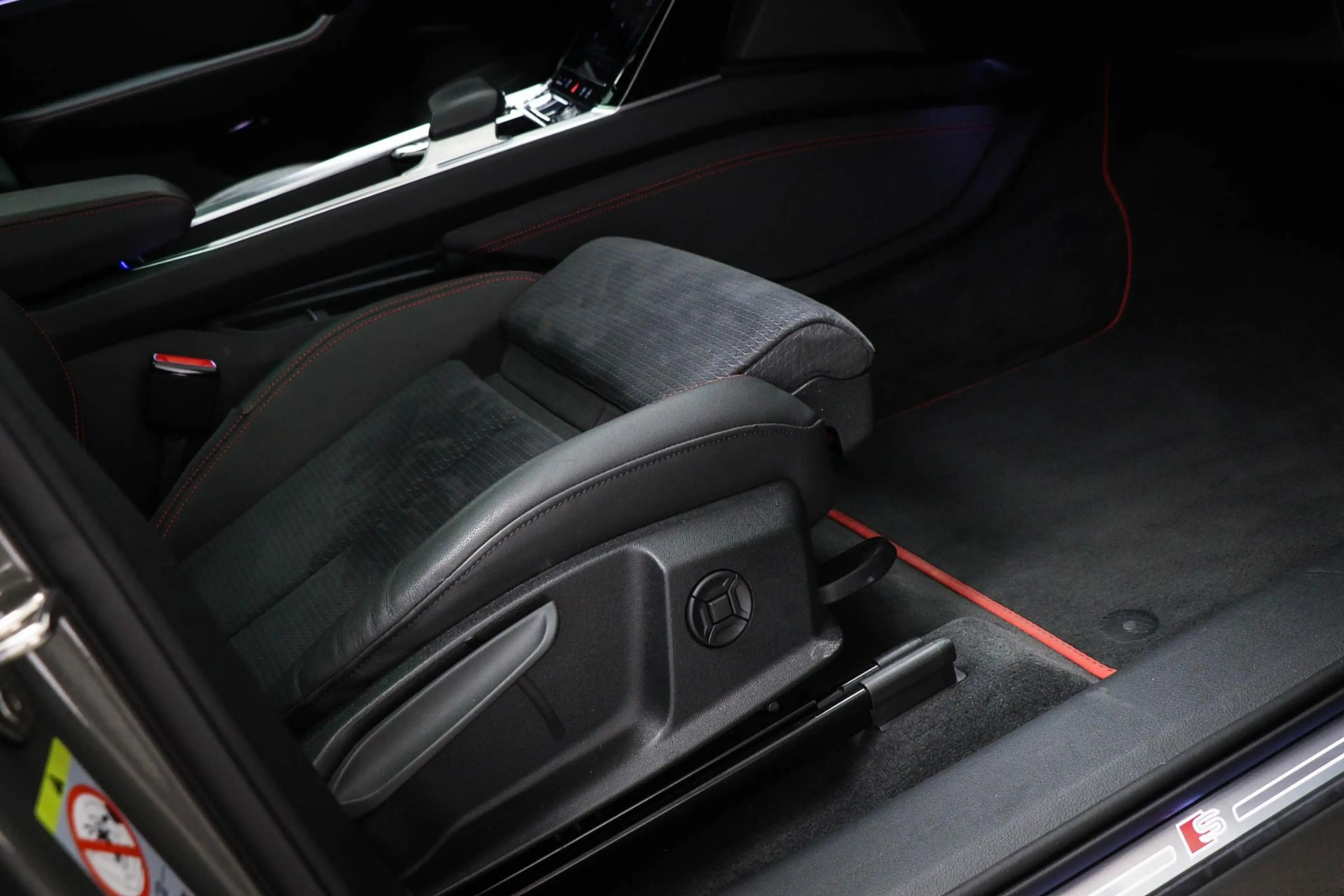Audi Q8 e-tron Sportback 55 quattro Edition 115 kWh | Panoramadak — photo 16
