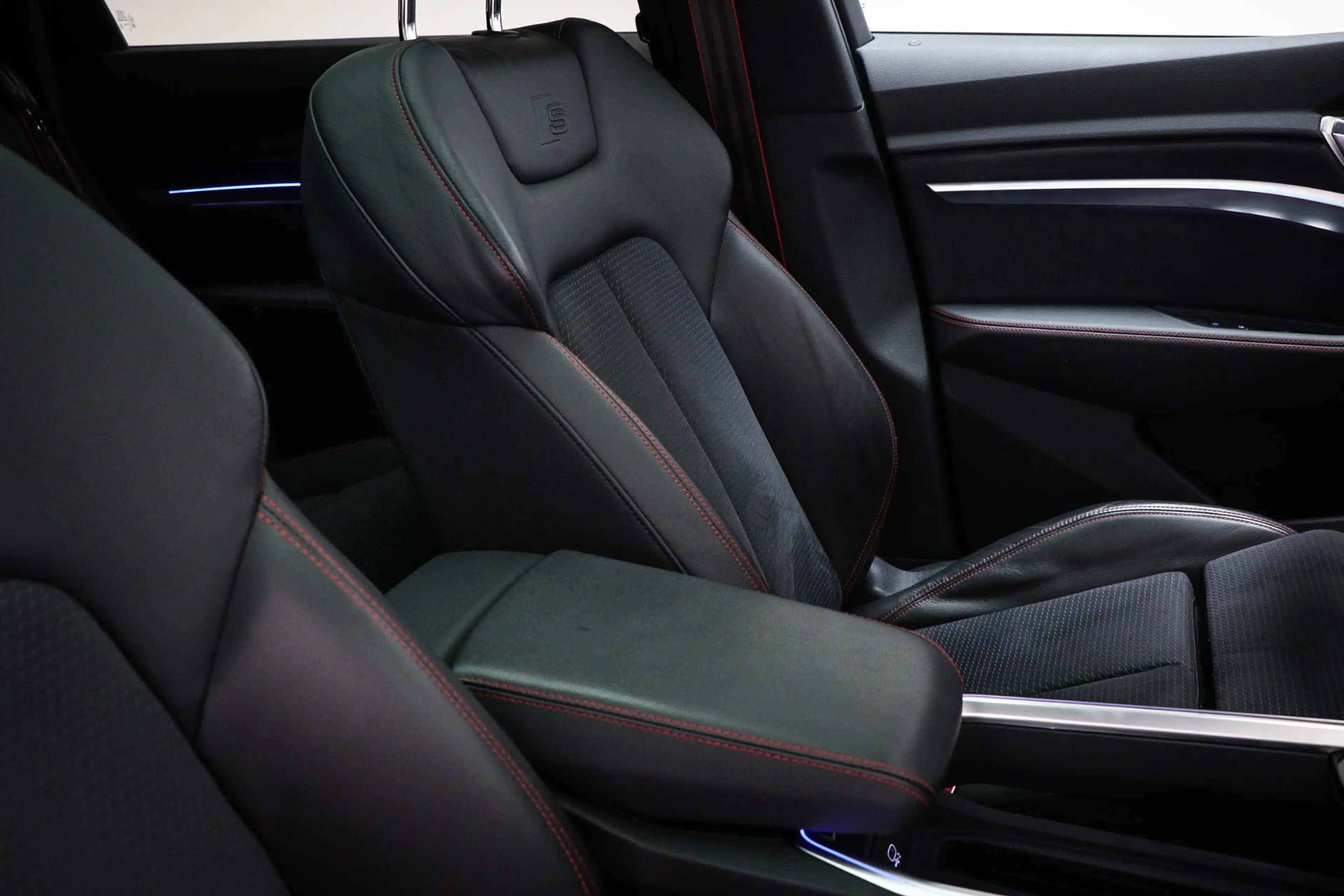 Audi Q8 e-tron Sportback 55 quattro Edition 115 kWh | Panoramadak — photo 15