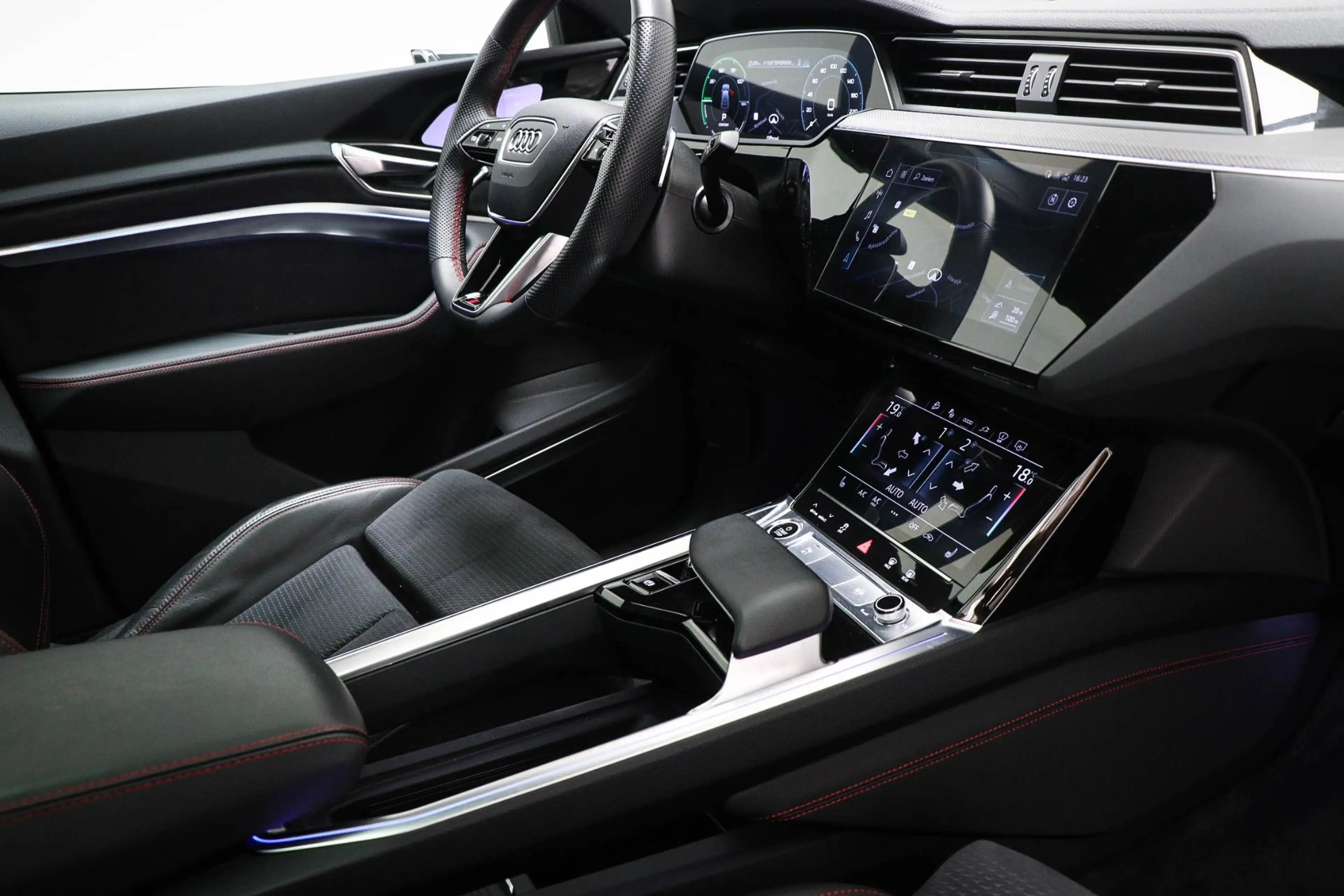 Audi Q8 e-tron Sportback 55 quattro Edition 115 kWh | Panoramadak — photo 3