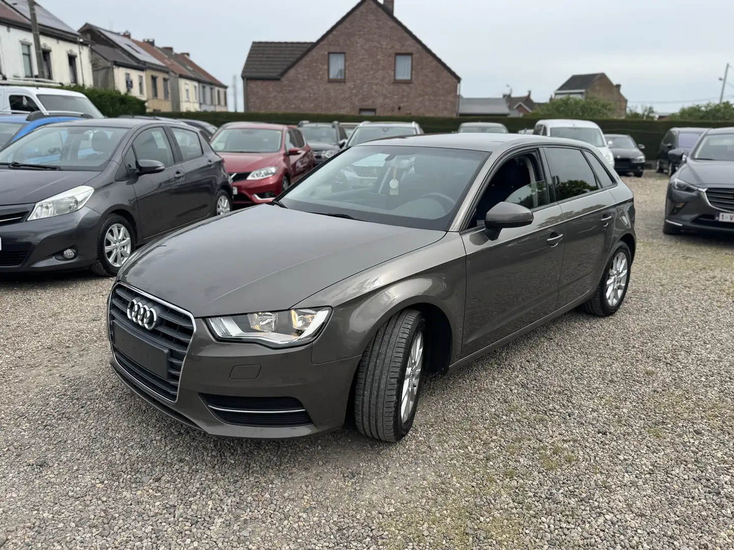 Audi A3 Sportback 1.6 TDi Attraction Gris - 2