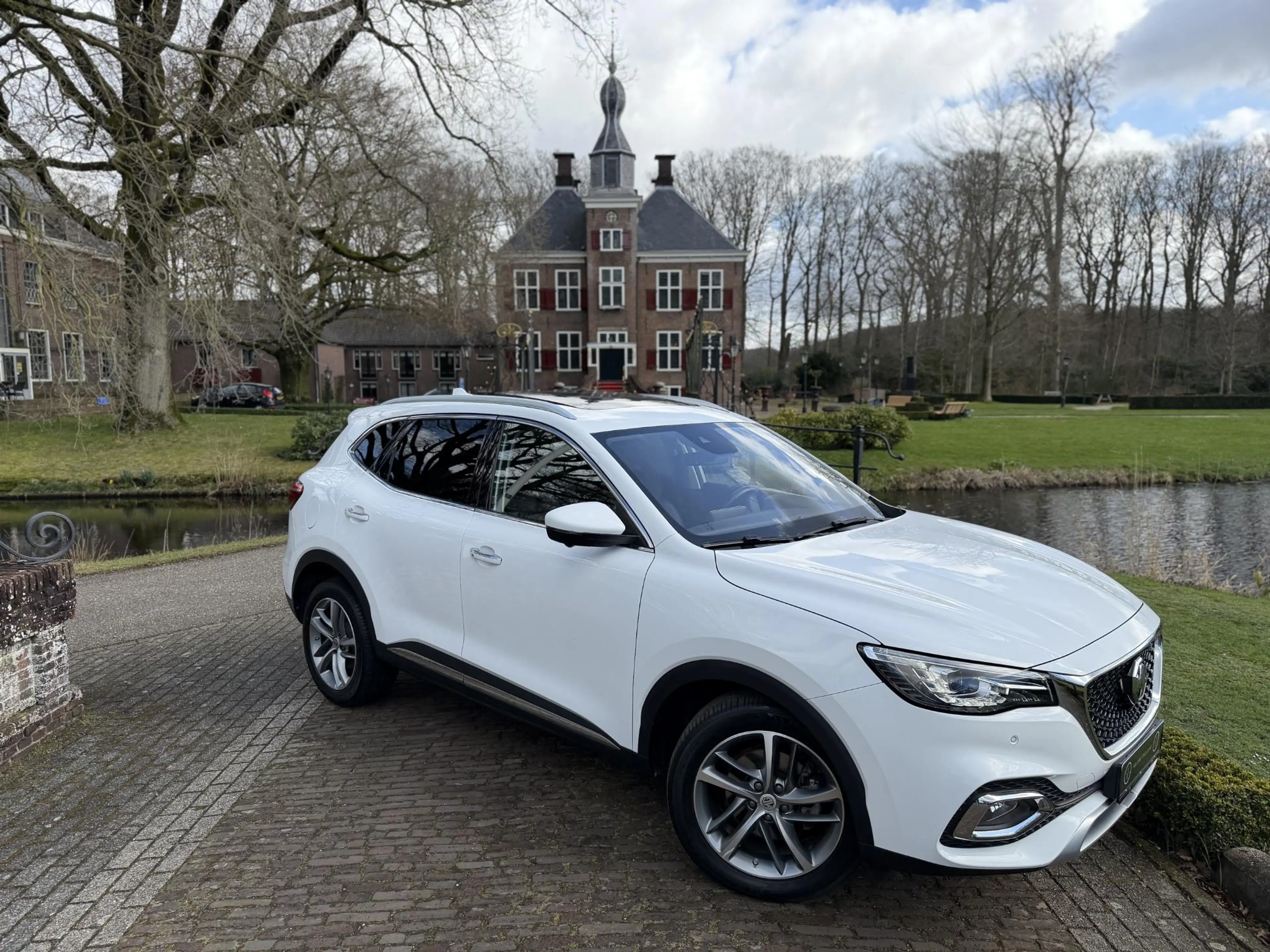 MG EHS 1.5 TGDI Luxury PHEV | Pano | Leder | 360 Camera | — photo 12