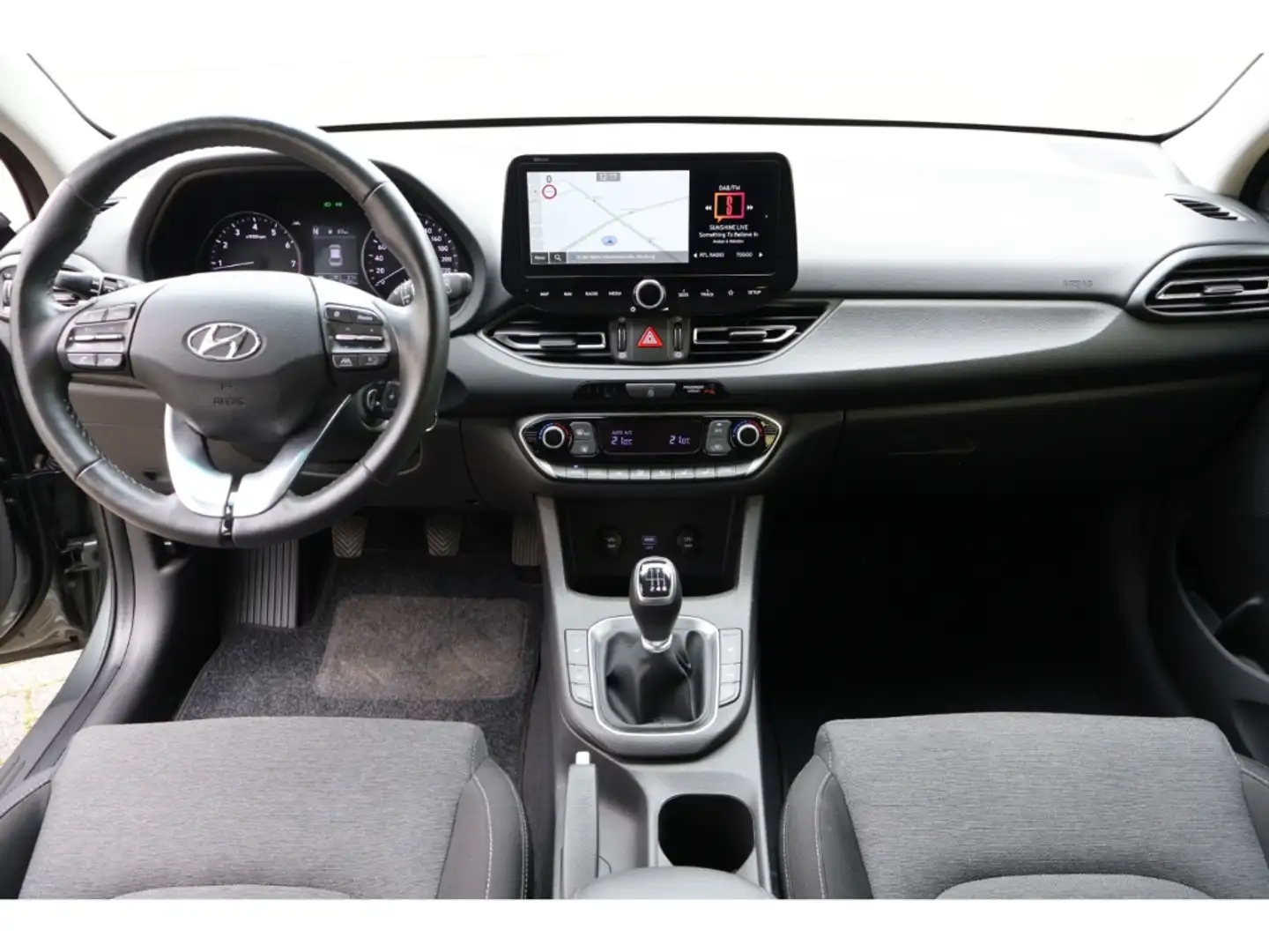 Hyundai i30 Mild-Hybrid 1.5 T-GDI Trend Navi Apple CarPlay And Grau - 2