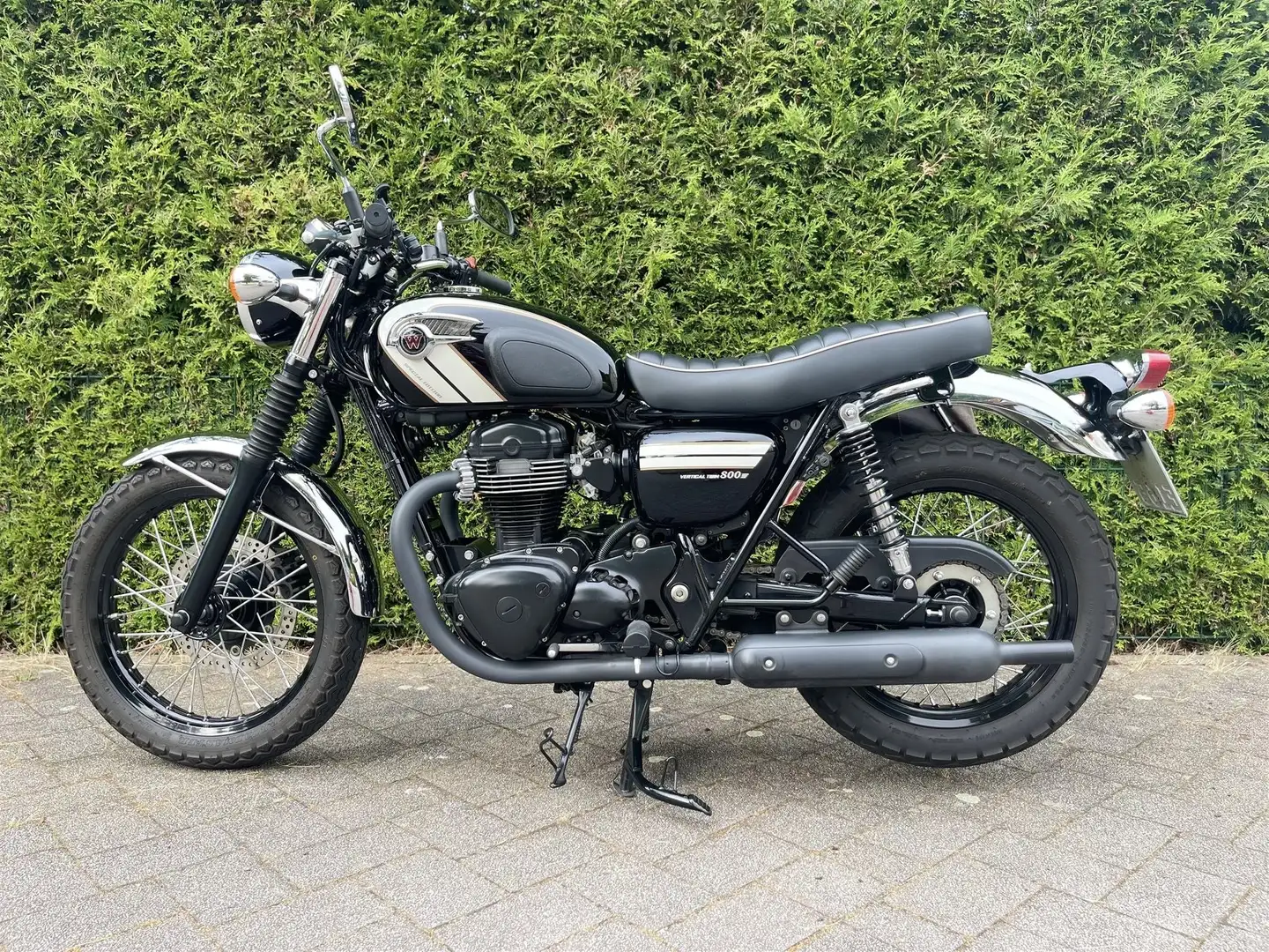 Kawasaki W 800 Siyah - 2