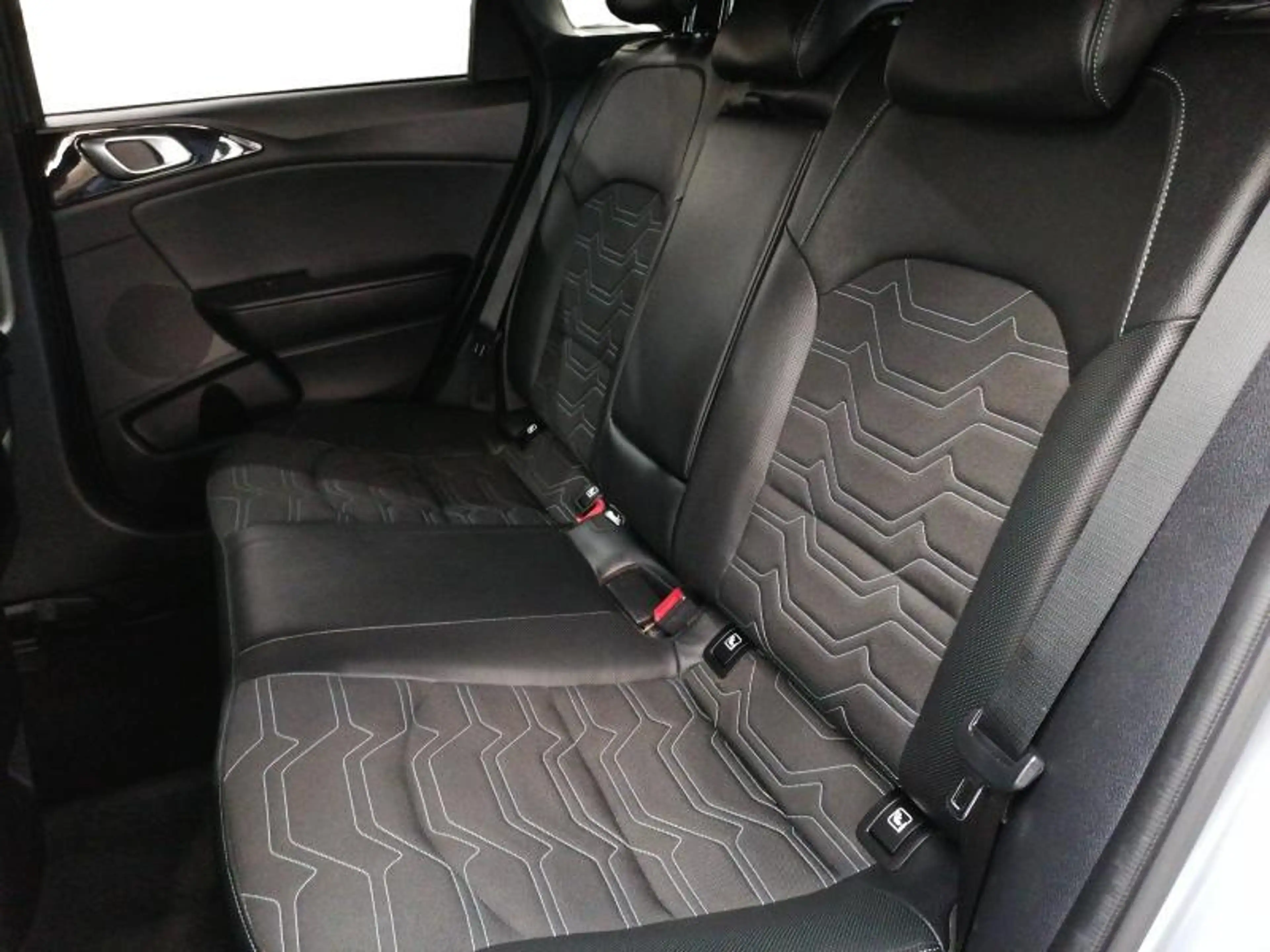 Kia Ceed / cee'd 1.0 T-GDi MHEV Style Edition ISG DCT 100 Hp — photo 14