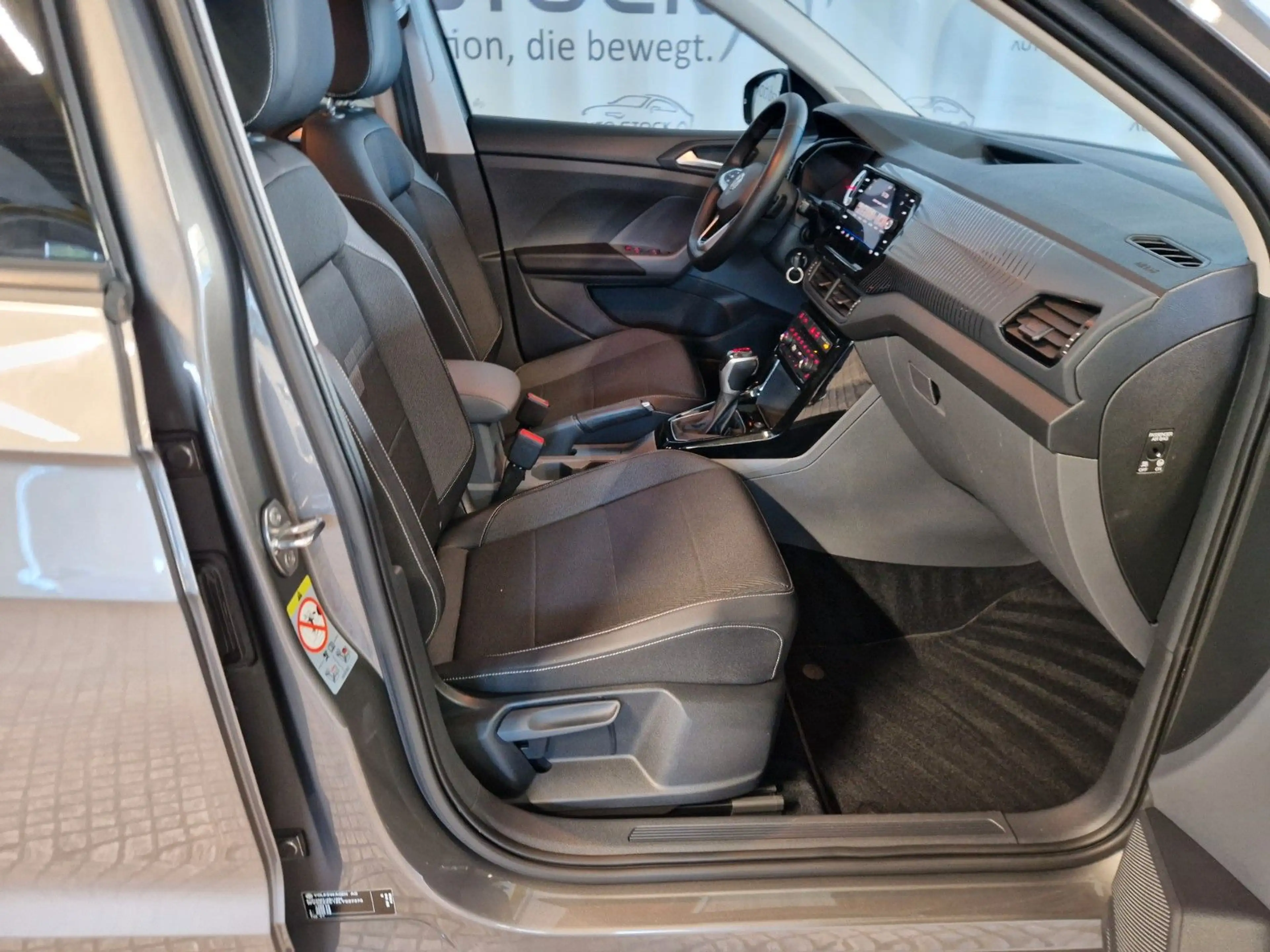 Volkswagen T-Cross 1.0 TSI DSG Life PDC LED Navi Sitzheiz. — photo 15