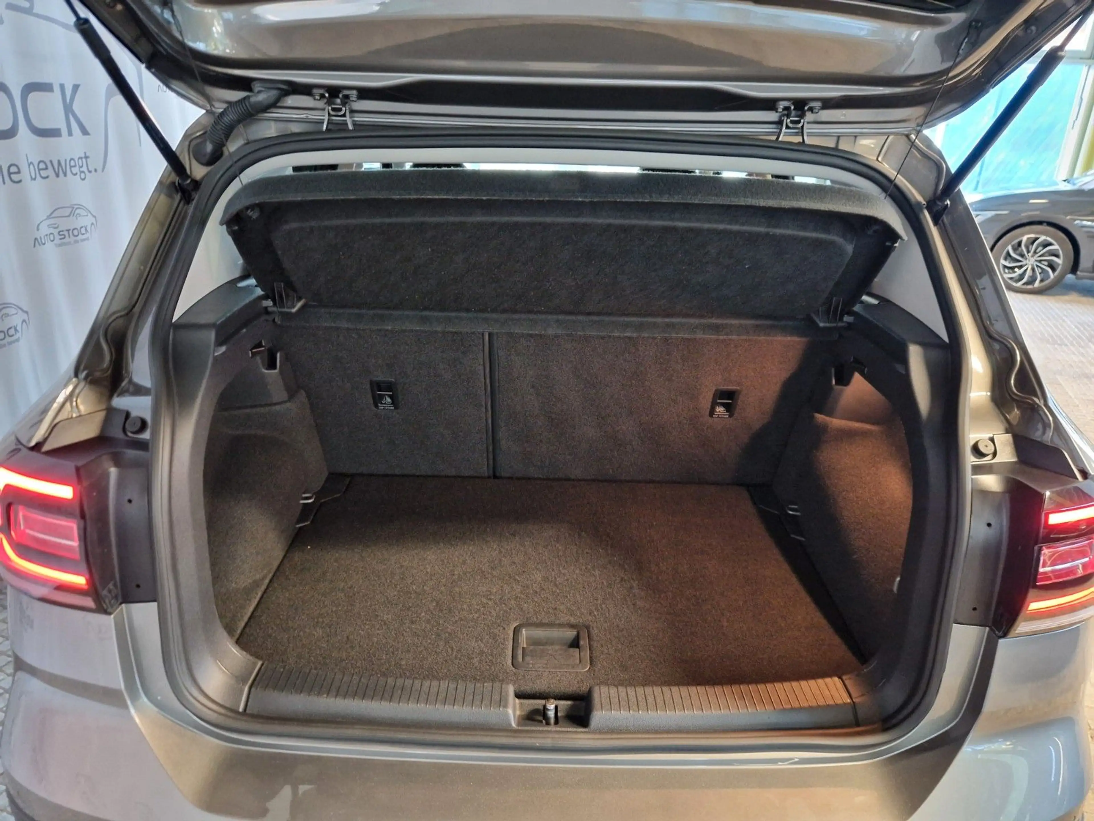 Volkswagen T-Cross 1.0 TSI DSG Life PDC LED Navi Sitzheiz. — photo 13