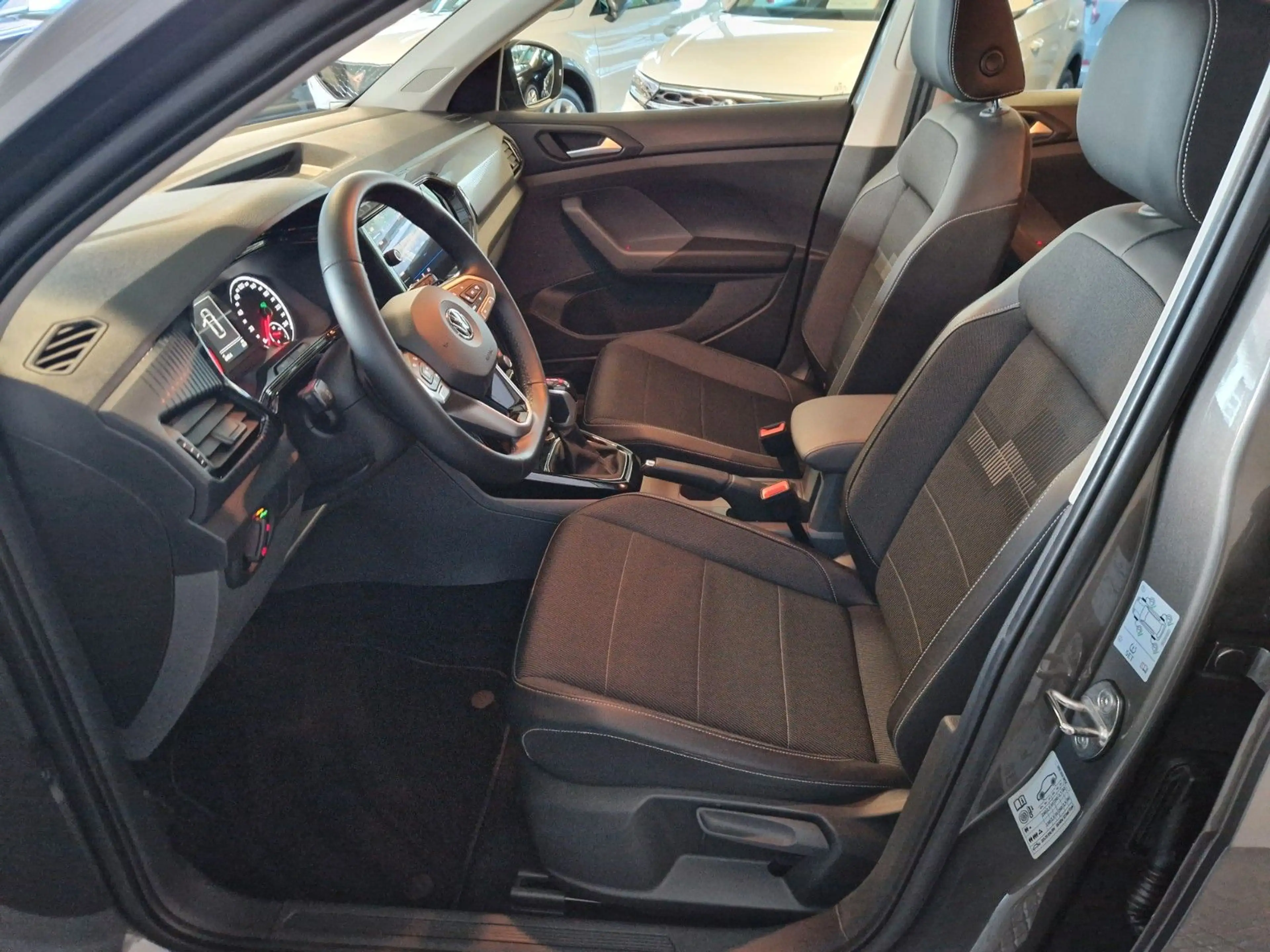 Volkswagen T-Cross 1.0 TSI DSG Life PDC LED Navi Sitzheiz. — photo 9