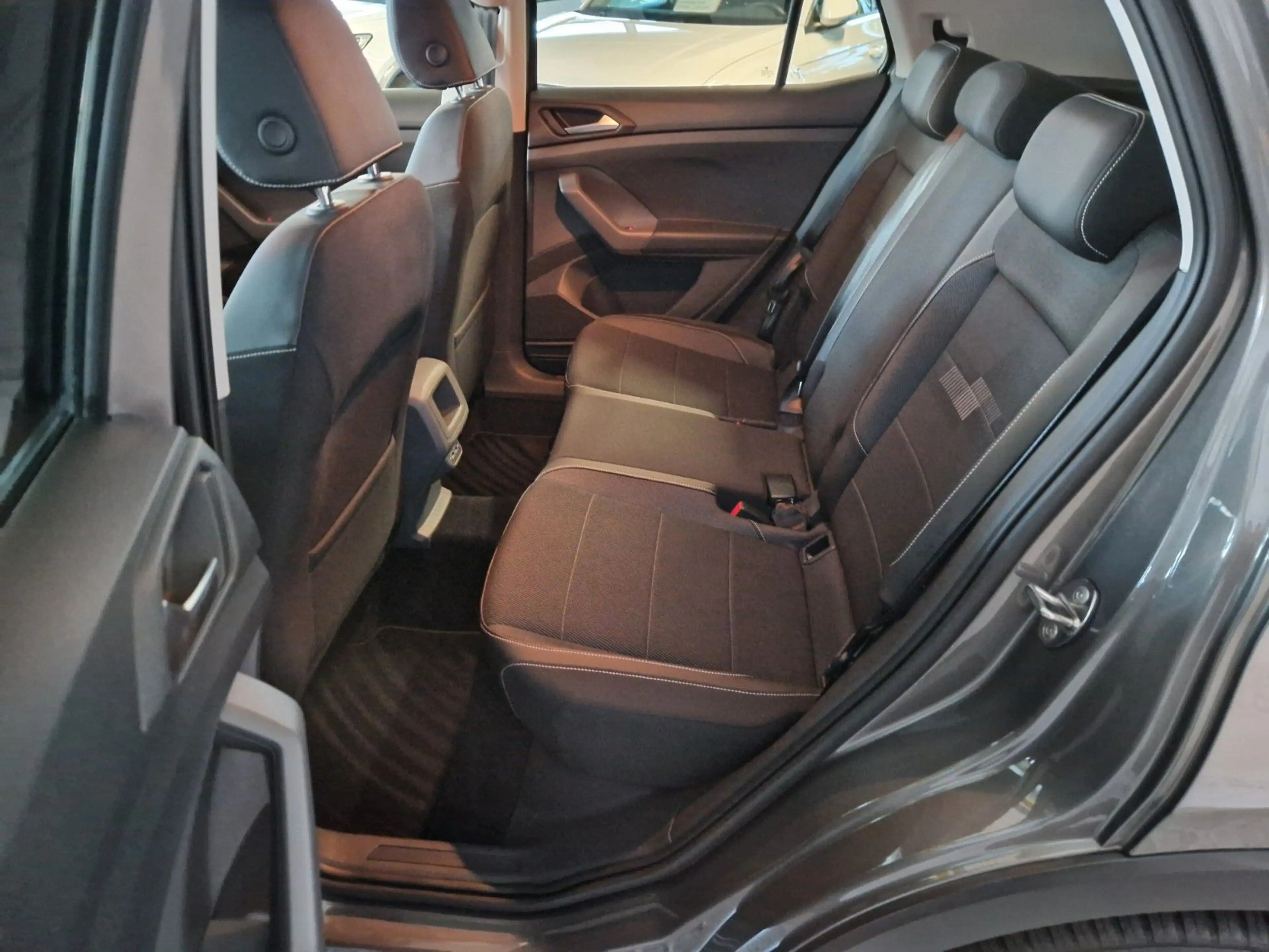 Volkswagen T-Cross 1.0 TSI DSG Life PDC LED Navi Sitzheiz. — photo 10