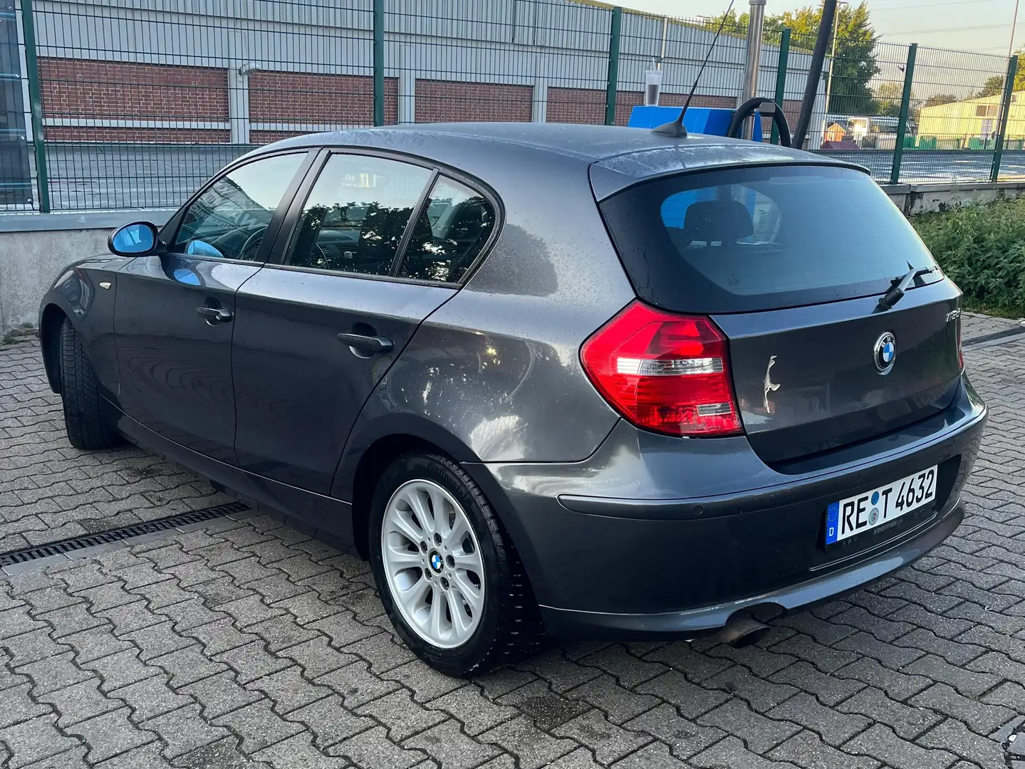 BMW 118 118d DPF Aut. Grau - 1