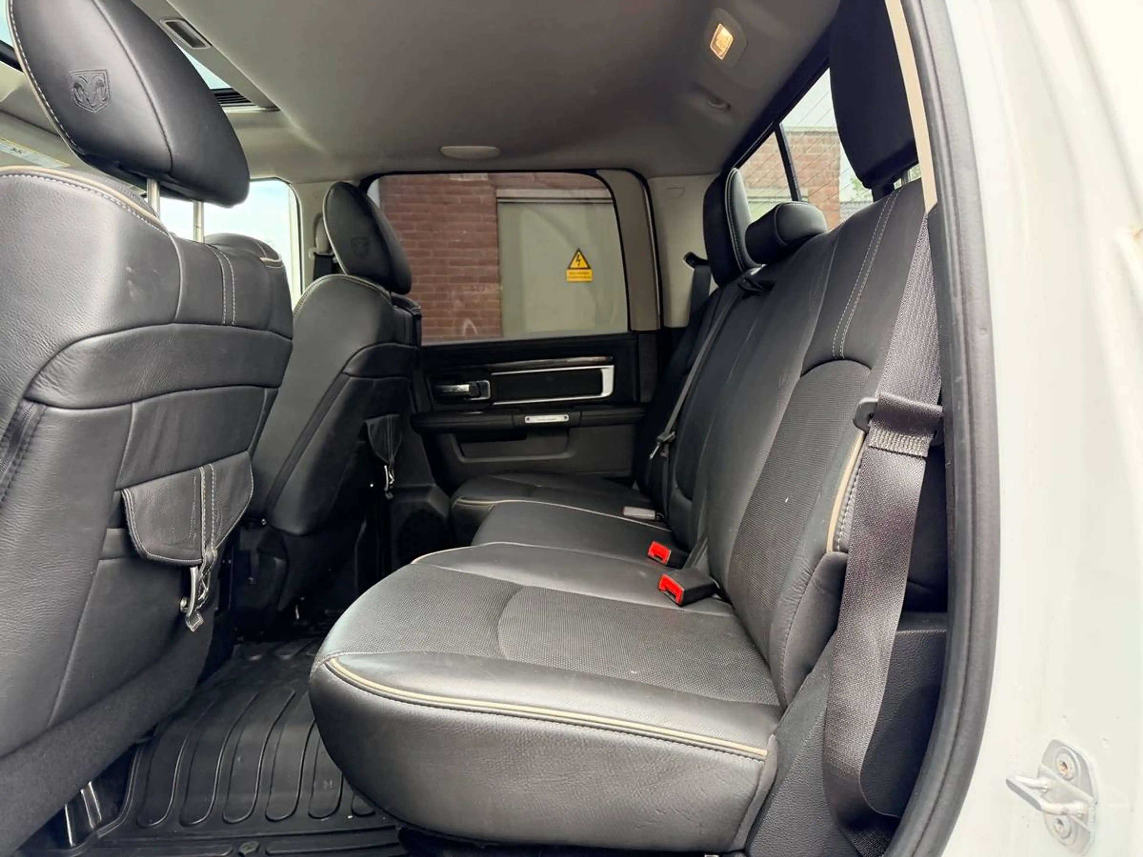 Dodge RAM 5.7 V8 4x4 QC Limited, Full Option, **Marge**, Weinig km, Zeer mooi! — photo 12