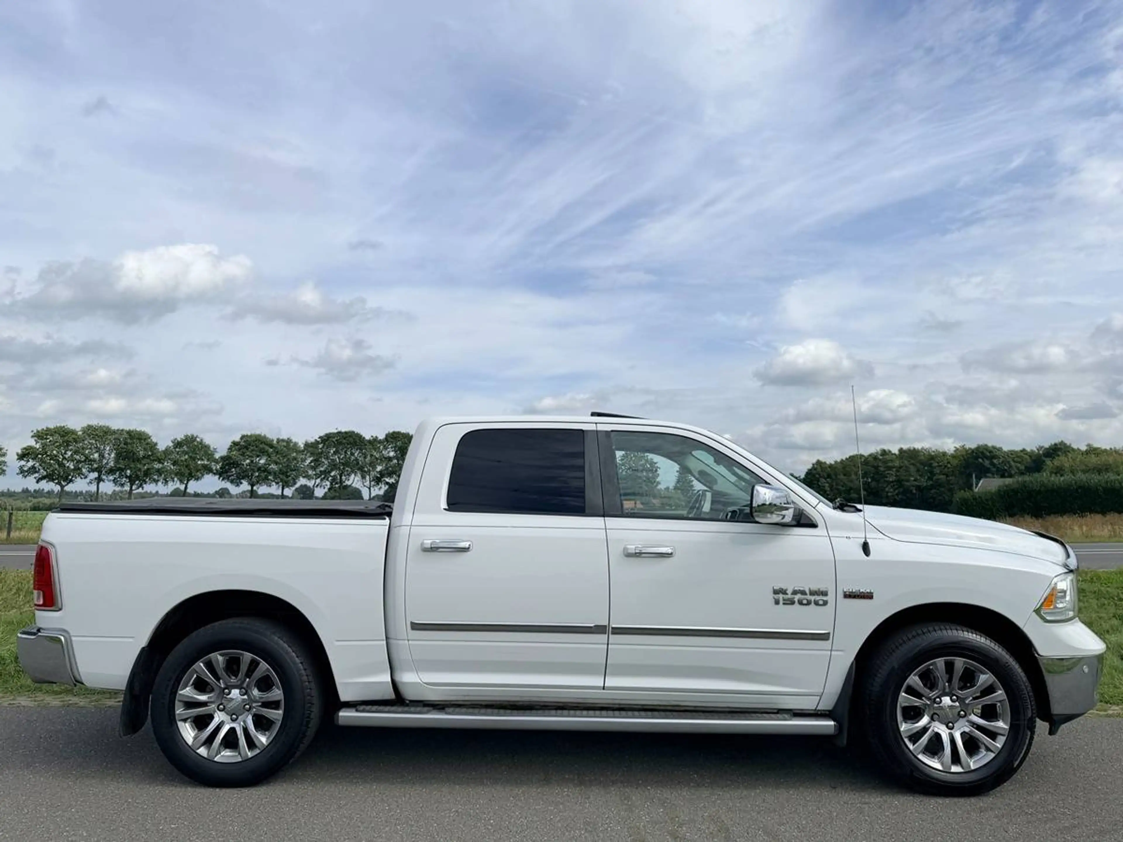 Dodge RAM 5.7 V8 4x4 QC Limited, Full Option, **Marge**, Weinig km, Zeer mooi! — photo 7