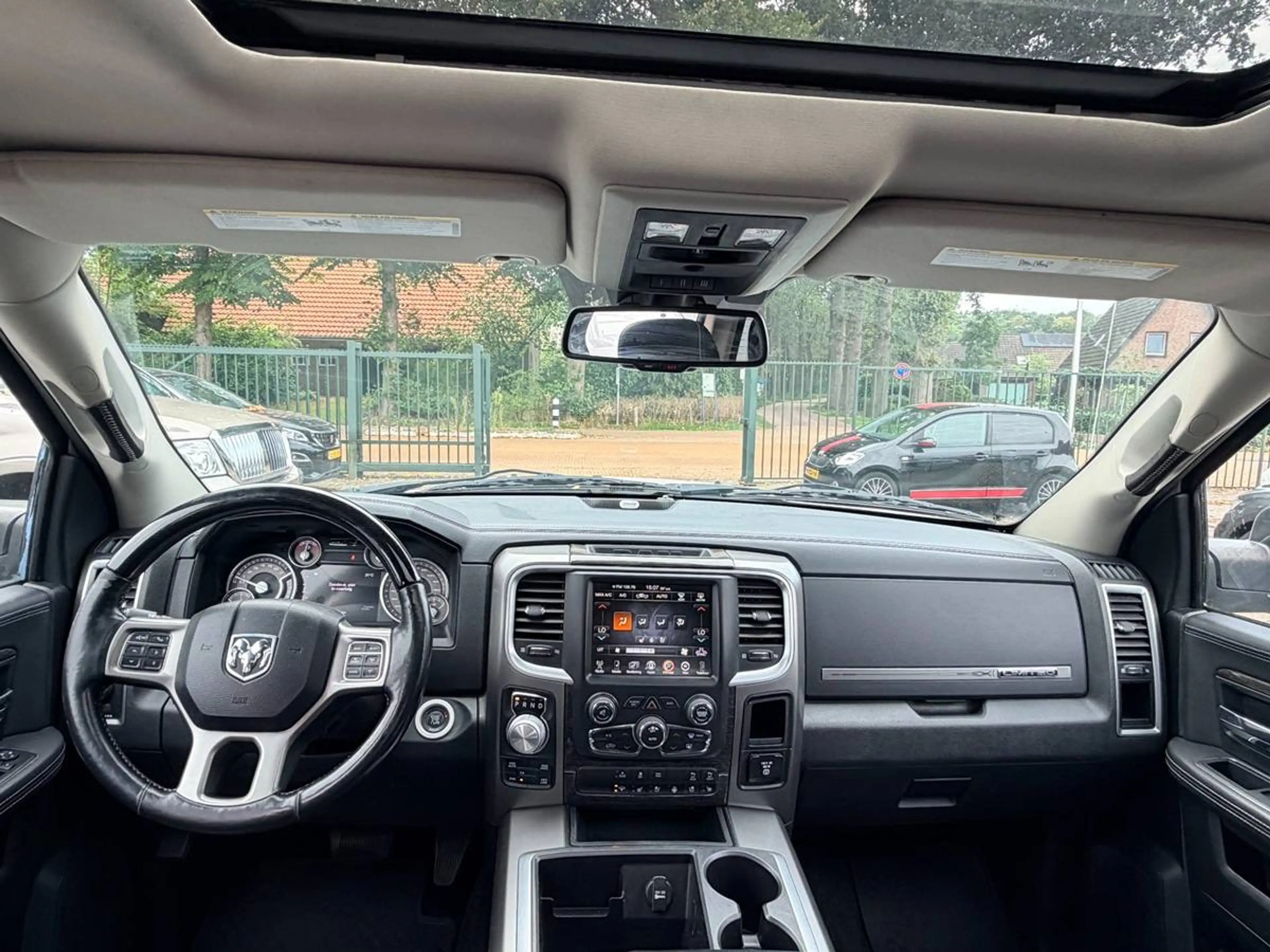 Dodge RAM 5.7 V8 4x4 QC Limited, Full Option, **Marge**, Weinig km, Zeer mooi! — photo 13