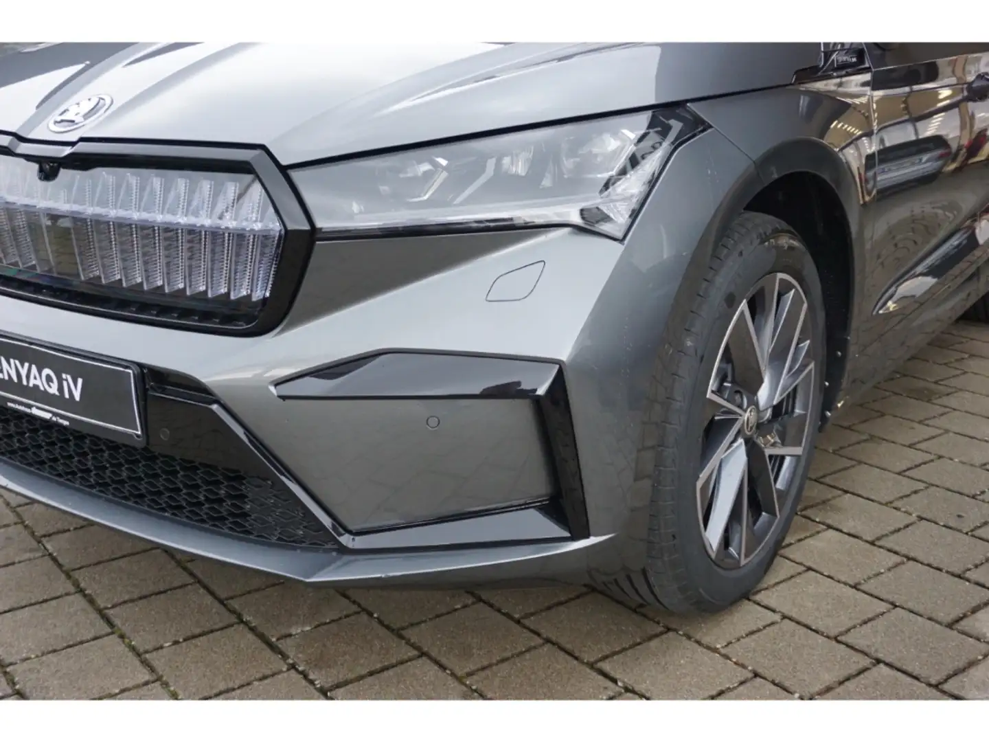 Skoda Enyaq 85x Sportline AHK Matrix ACC Kamera Maxx CANTON Grau - 2