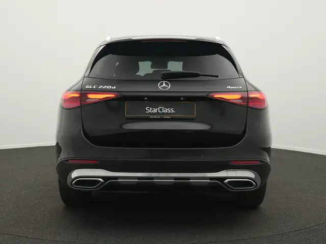 Mercedes-Benz 220 view 4