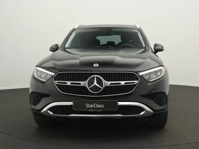 Mercedes-Benz 220 view 2