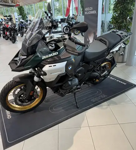 BMW R 1300 GS view 2