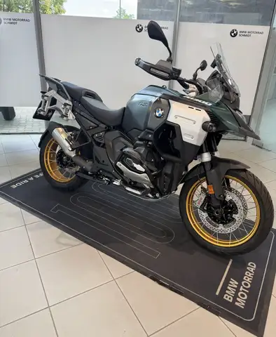 BMW R 1300 GS view 4