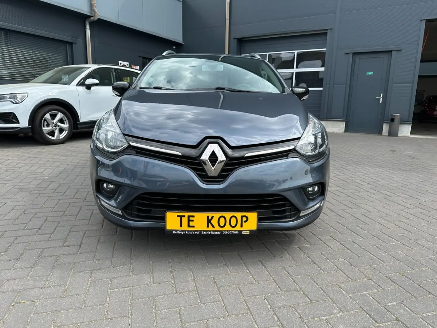 Renault Clio Estate 1.2TCe Limited, navigatie, airco, trekhaak Grau - 2