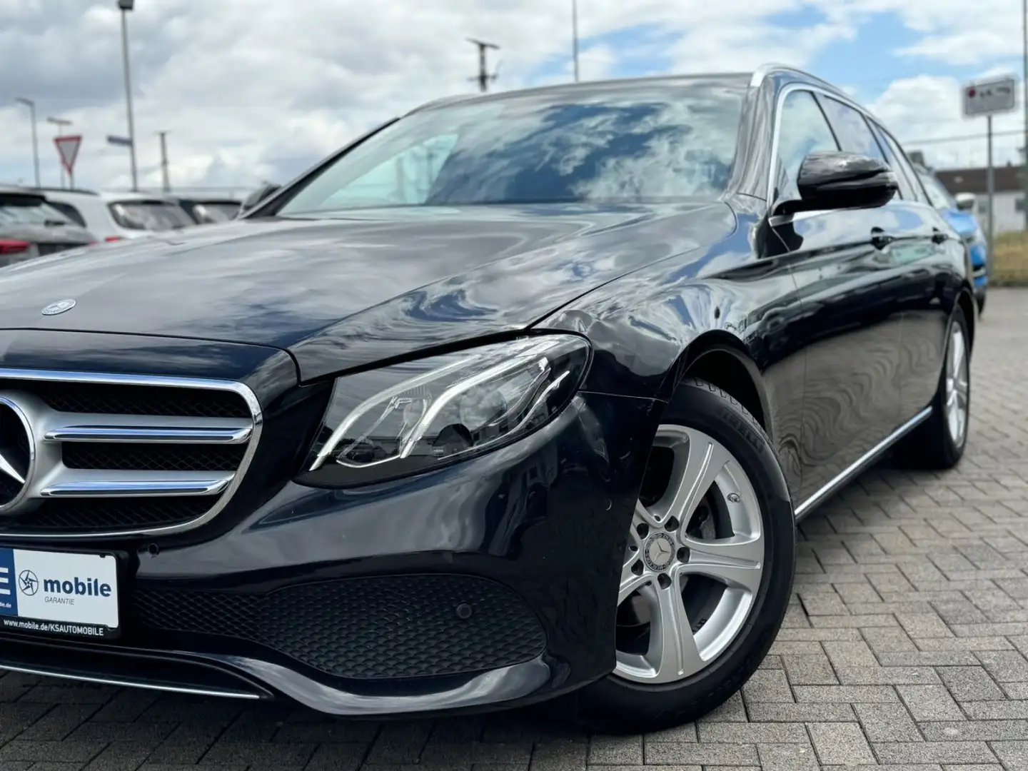 Mercedes-Benz E 220 E220d T Avantgarde *Navi*Kamera*LED*T-Leder* Schwarz - 2