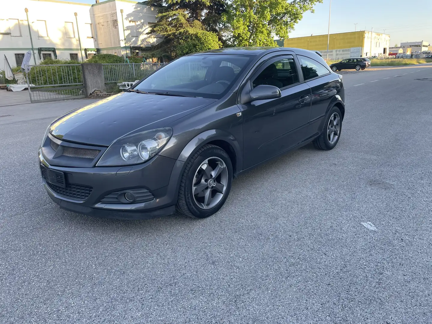 Opel Astra GTC 1.6 Enjoy 115cv. SOLO PER EXPORT - 1