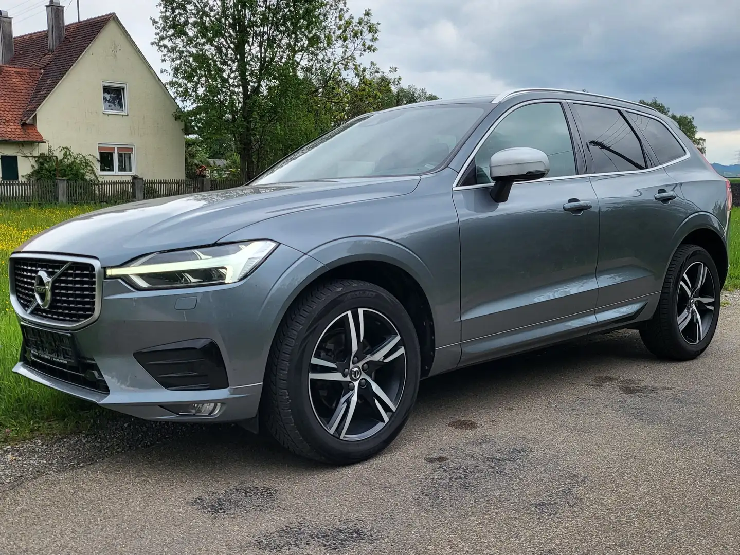 Volvo XC60 D4 AWD R-Design Autom Alkantara Grau - 1