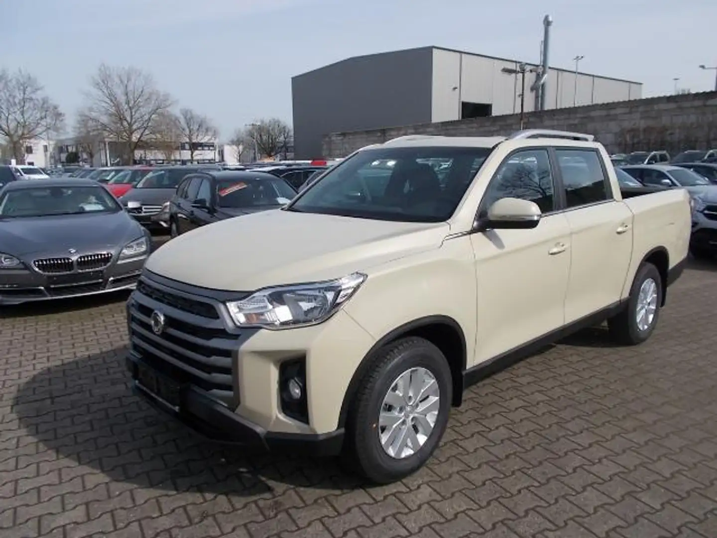 SsangYong Musso Musso Grand 2.2D Amber 4WD, sofort Beige - 1