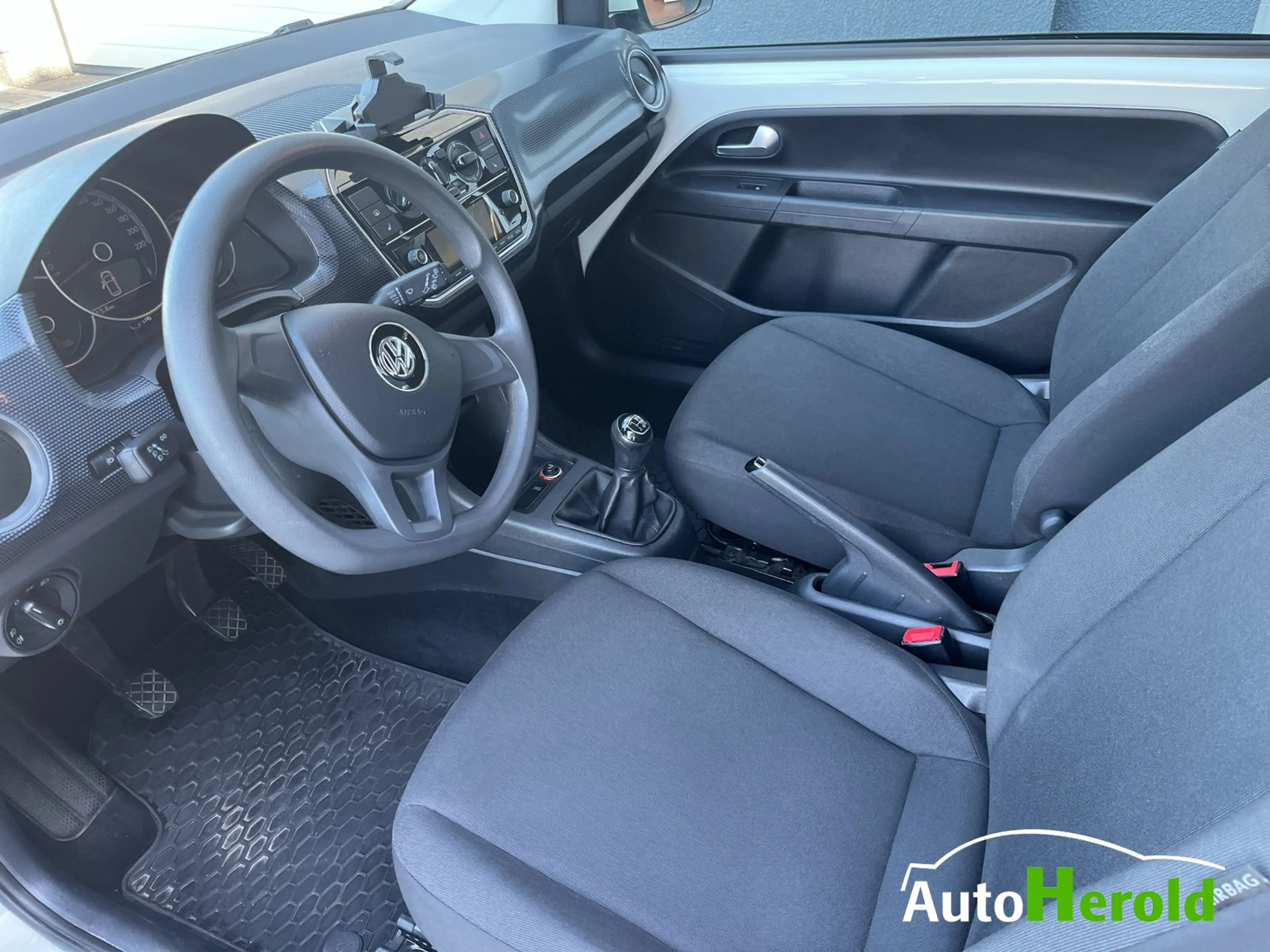 Volkswagen up! 1,0 l  44 kW (60 PS) 5-Gang — photo 11