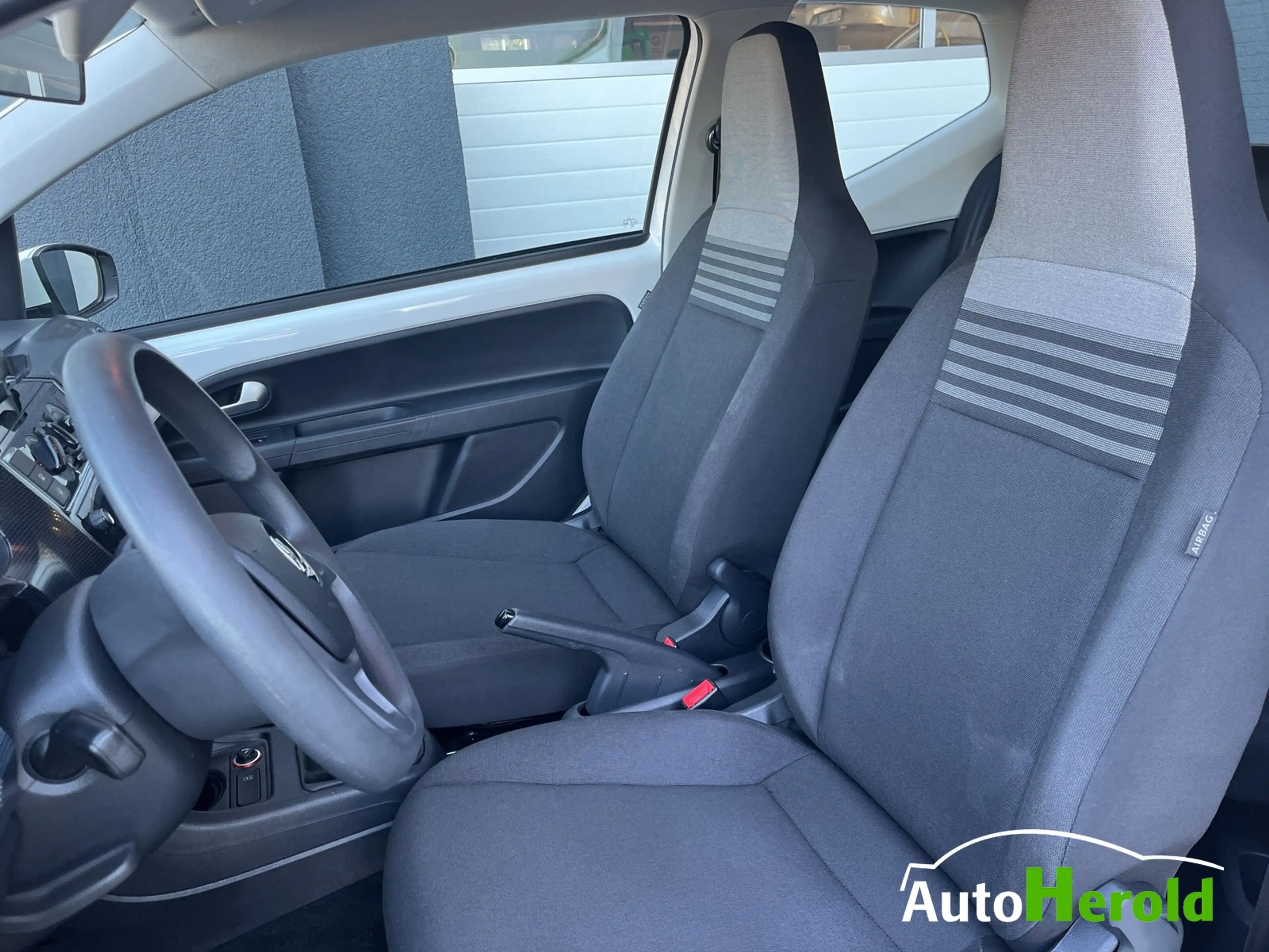 Volkswagen up! 1,0 l  44 kW (60 PS) 5-Gang — photo 12