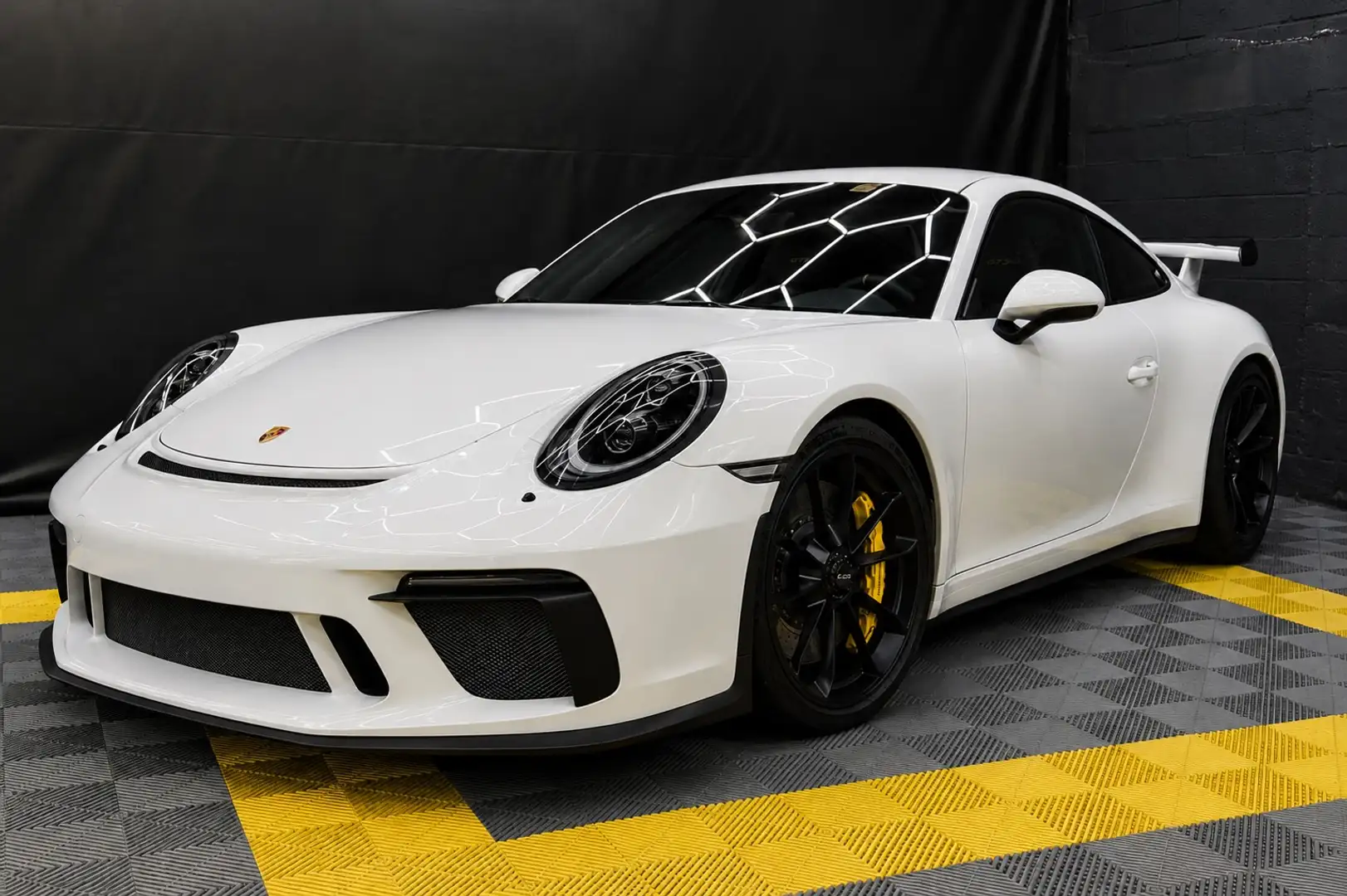 Porsche 991 GT3 991.2–6-Speed Manual–PCCB–Lift–Bucket Seats Weiß - 1