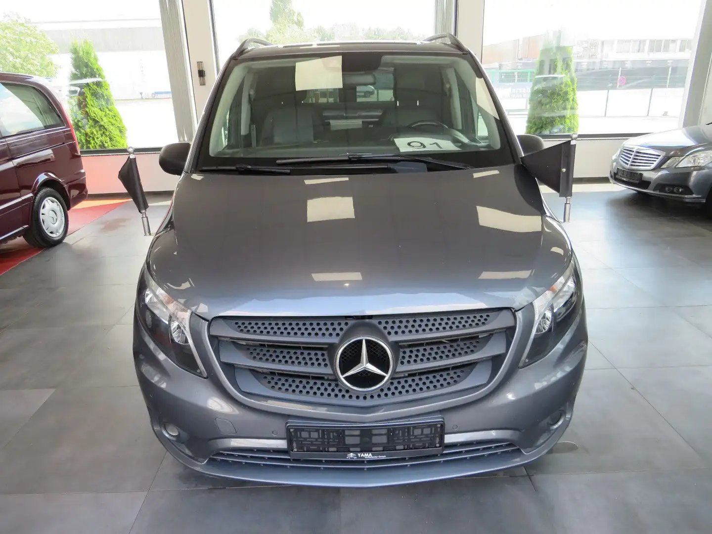 Mercedes-Benz Vito Instra Bestattungswagen / Leichenwagen Grau - 2