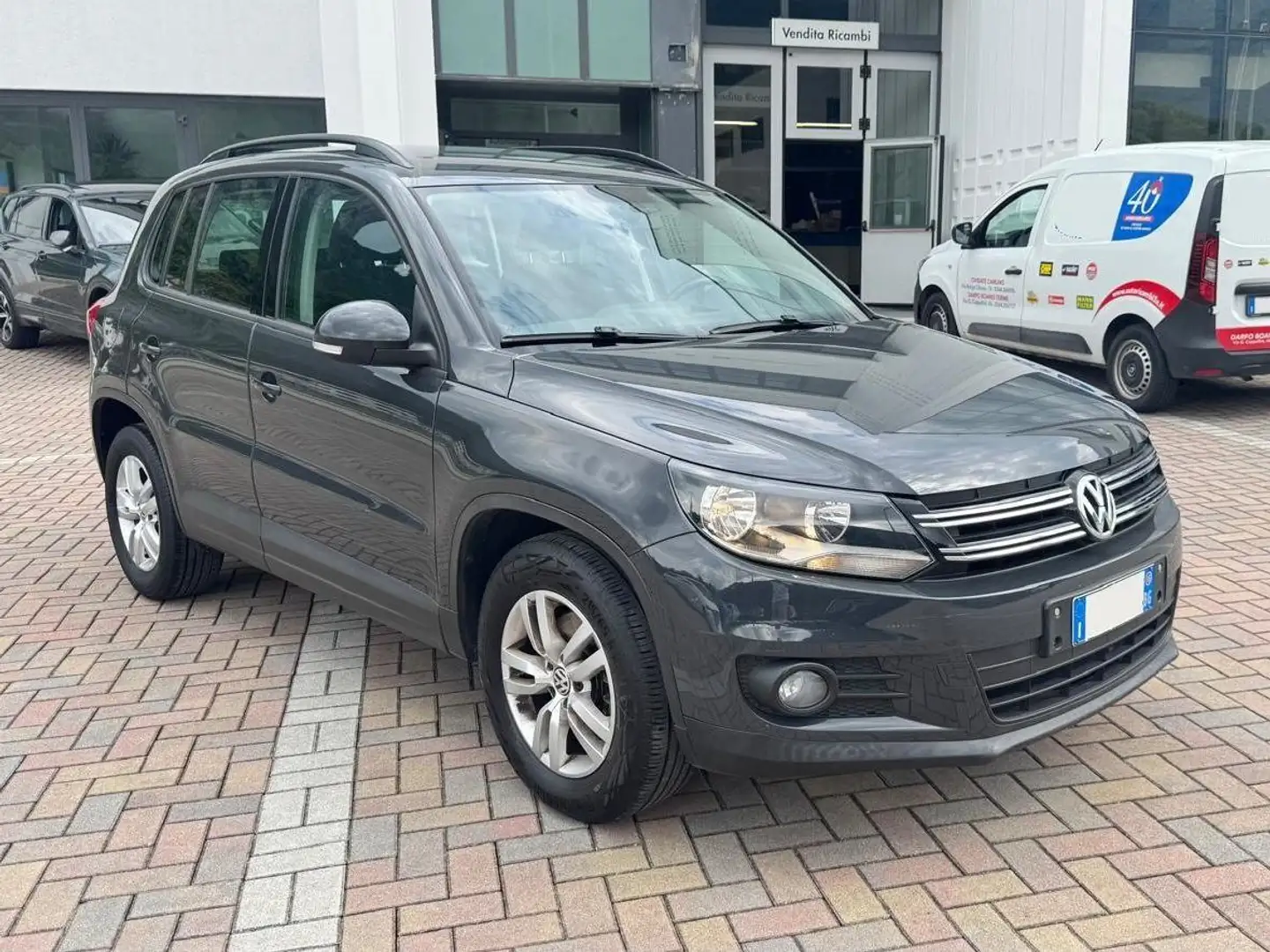 Volkswagen Tiguan 1.4 TSI Trend & Fun Gris - 2
